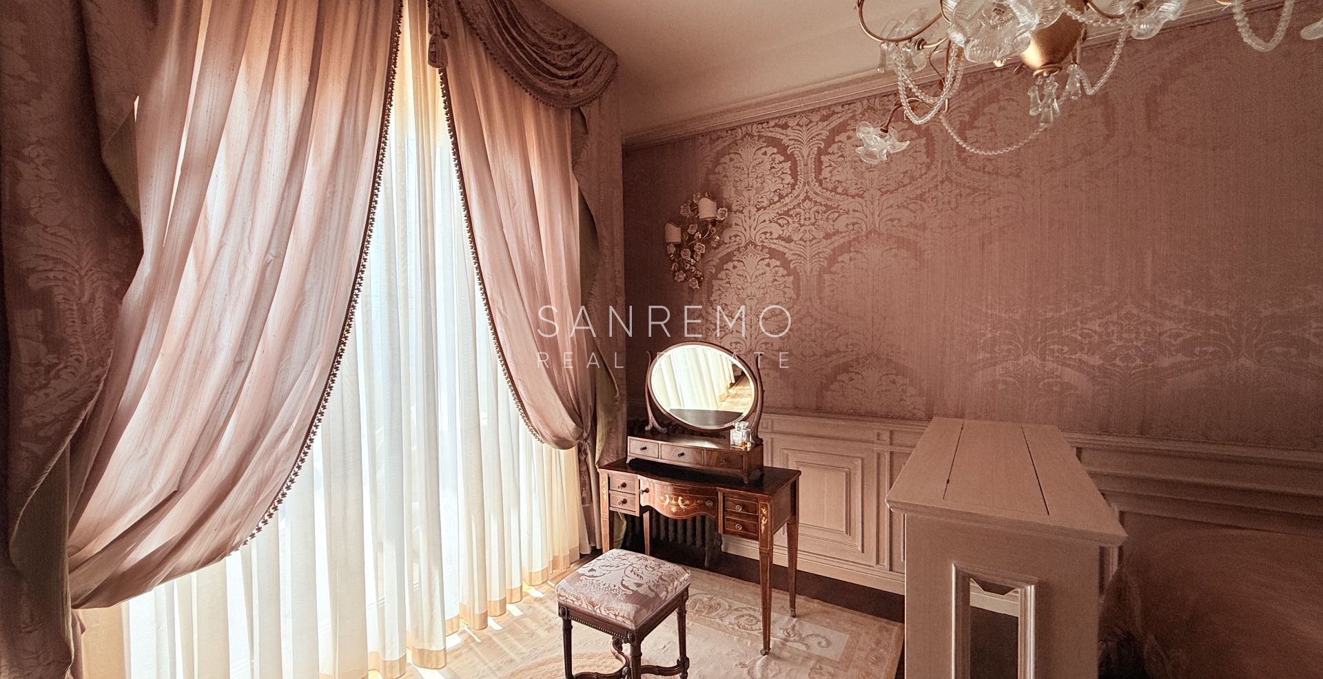 Penthouse in Ospedaletti with heated indoor swimming pool