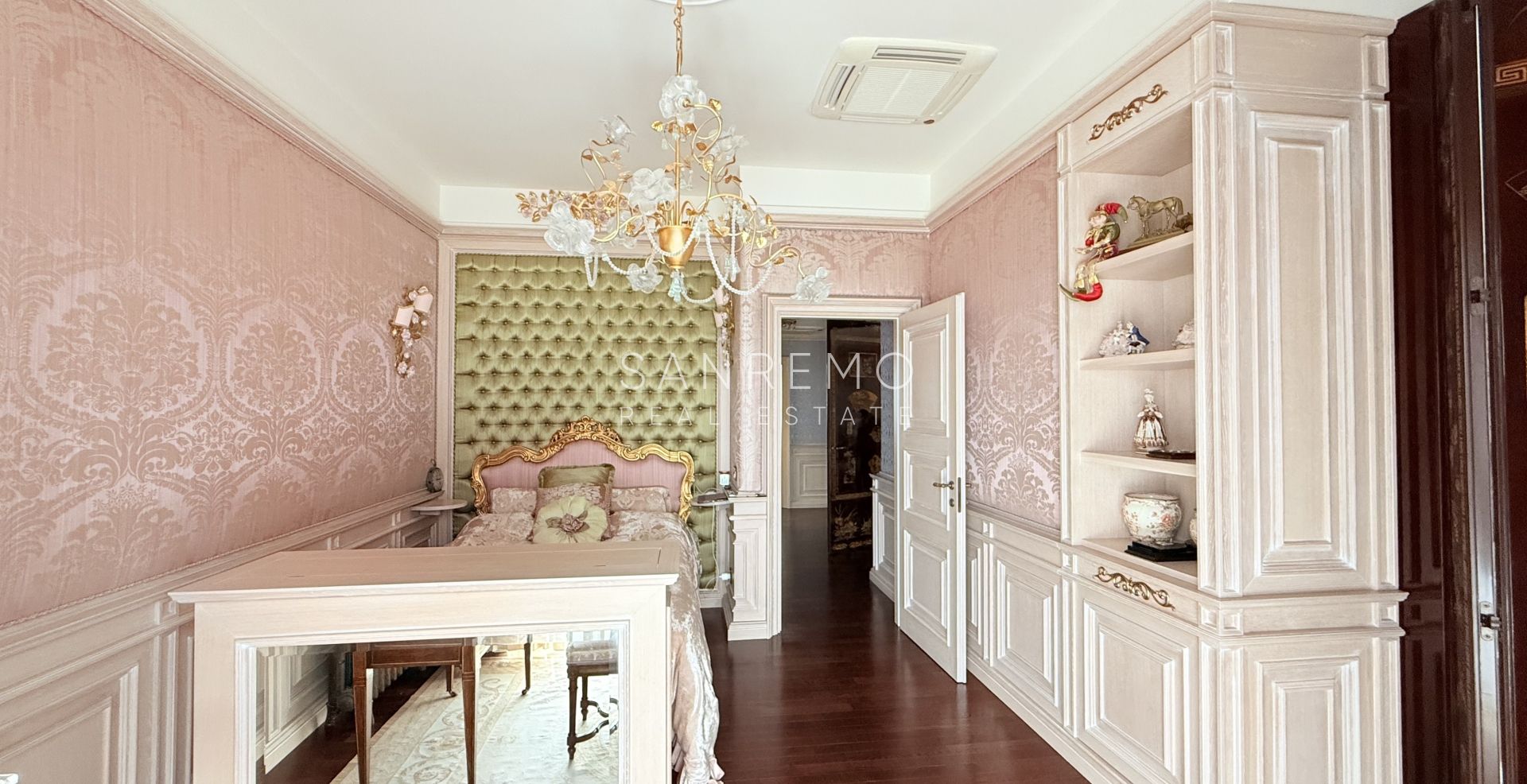 Penthouse in Ospedaletti with heated indoor swimming pool