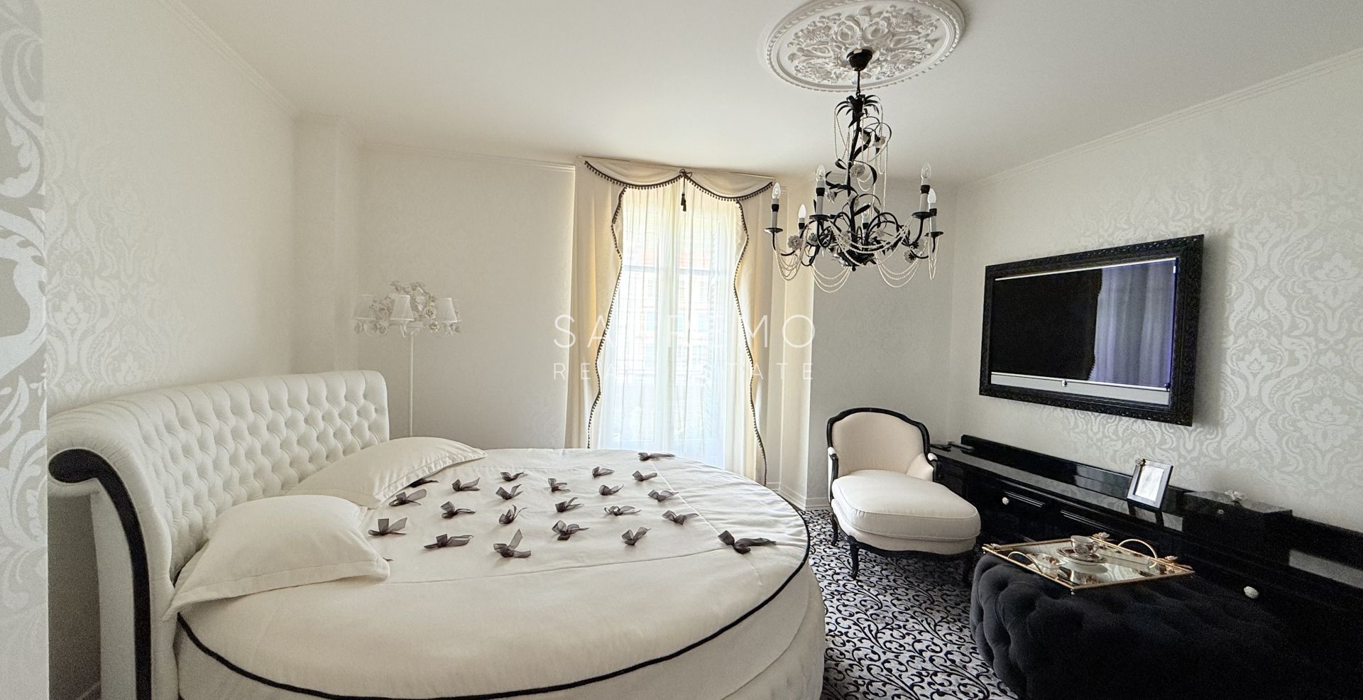 Penthouse in Ospedaletti with heated indoor swimming pool