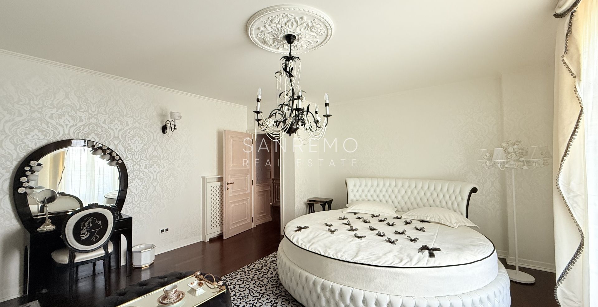 Penthouse in Ospedaletti with heated indoor swimming pool