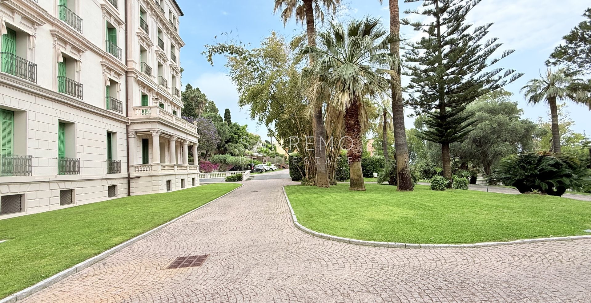 Penthouse in Ospedaletti with heated indoor swimming pool