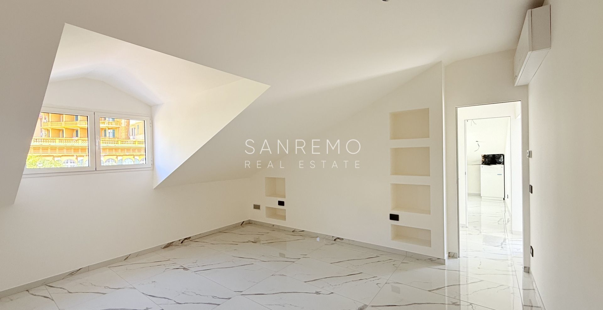 Penthouse in Sanremo close to the beach and bike path