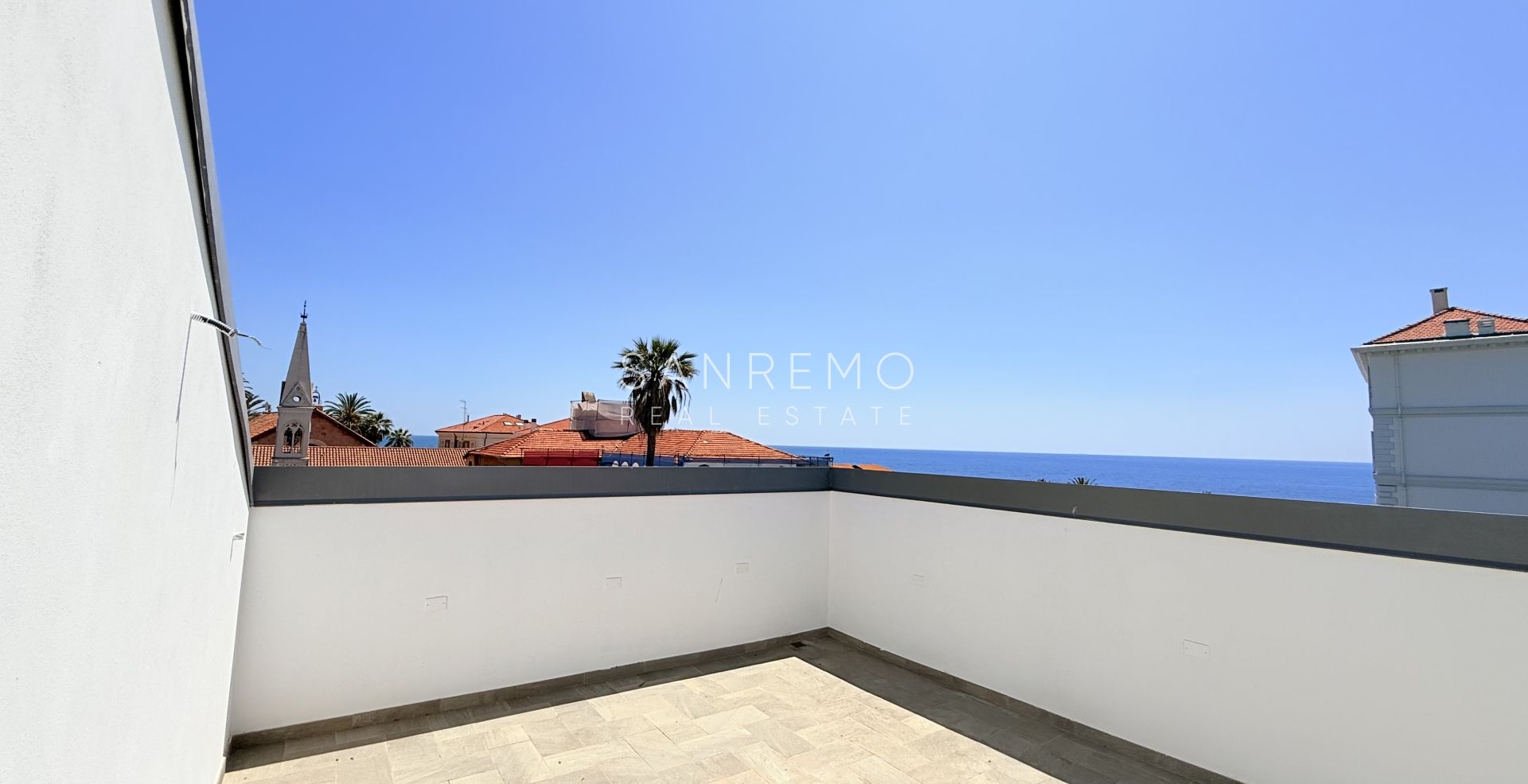 Penthouse in Sanremo close to the beach and bike path