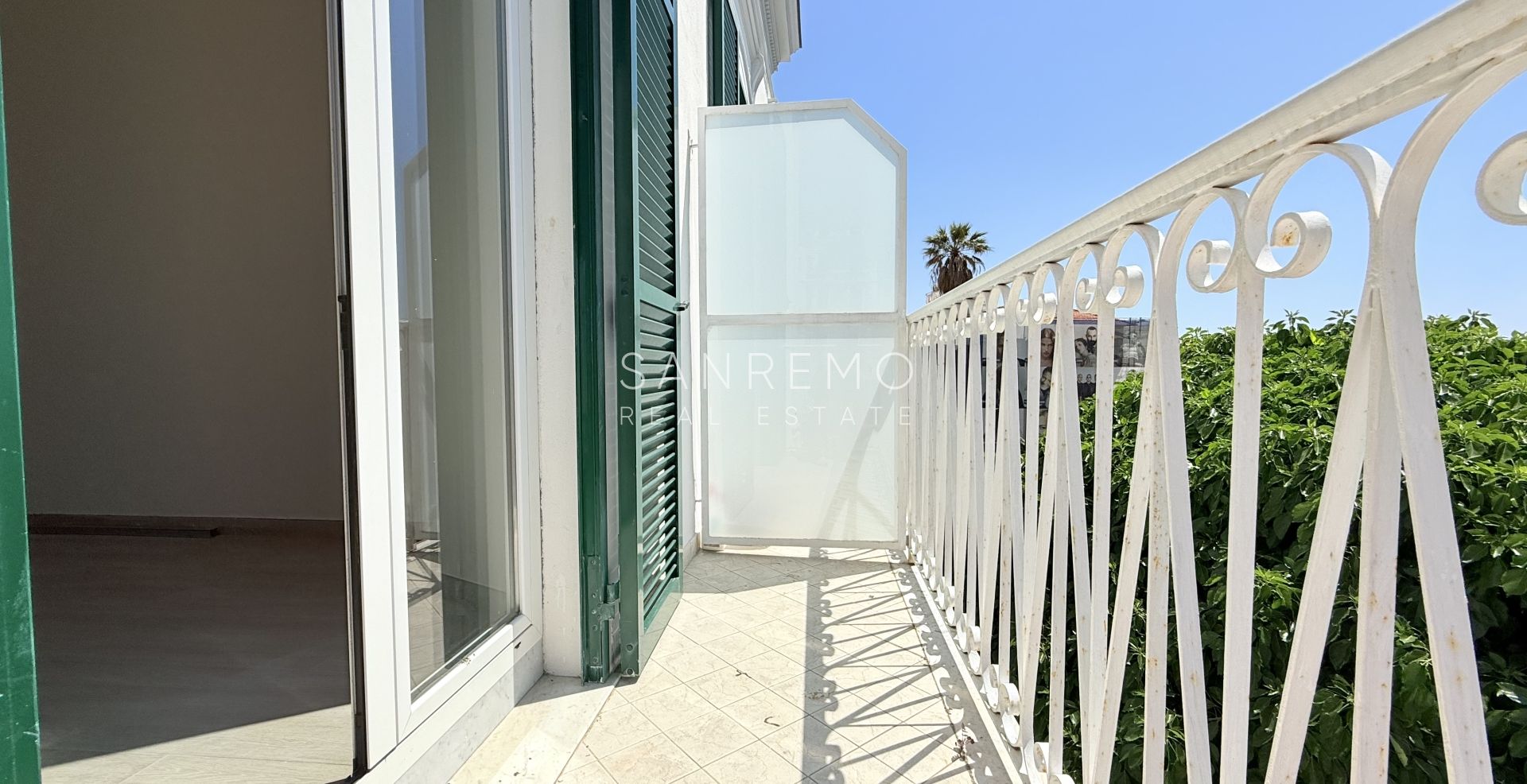 Modern New Apartment with Sea View, Balcony and Private Parking