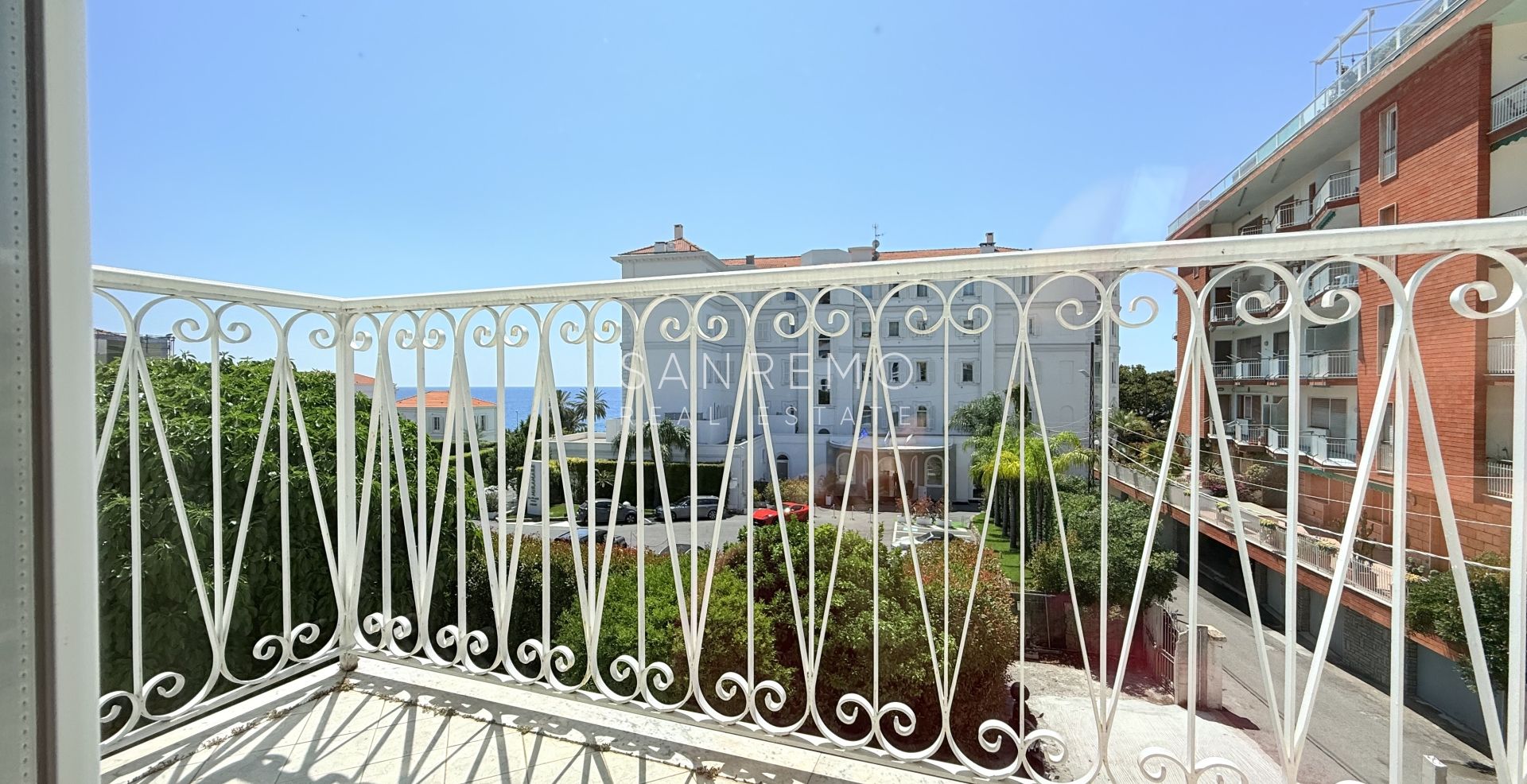 Modern New Apartment with Sea View, Balcony and Private Parking