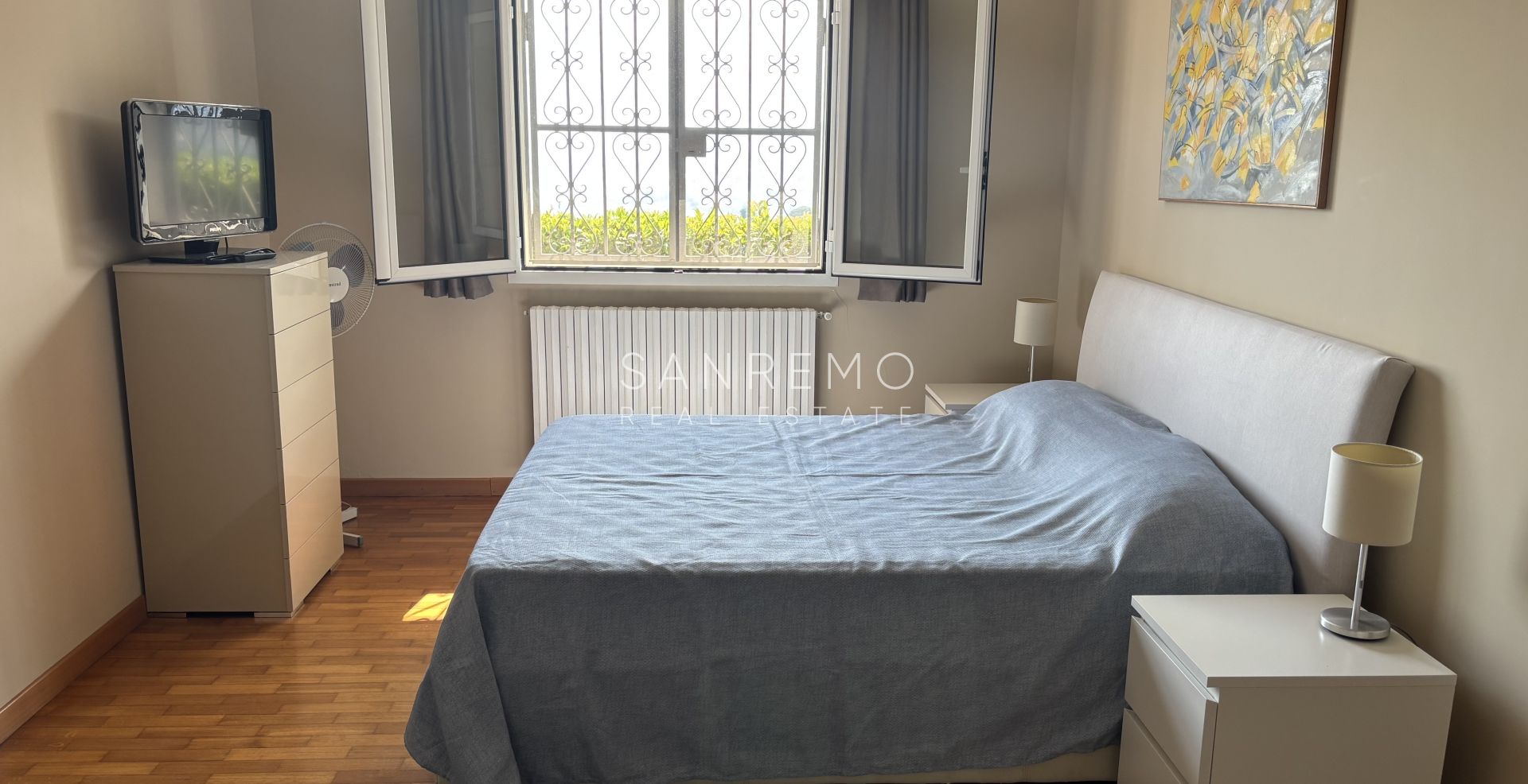 Prestigious villa with a swimming pool and breathtaking sea view