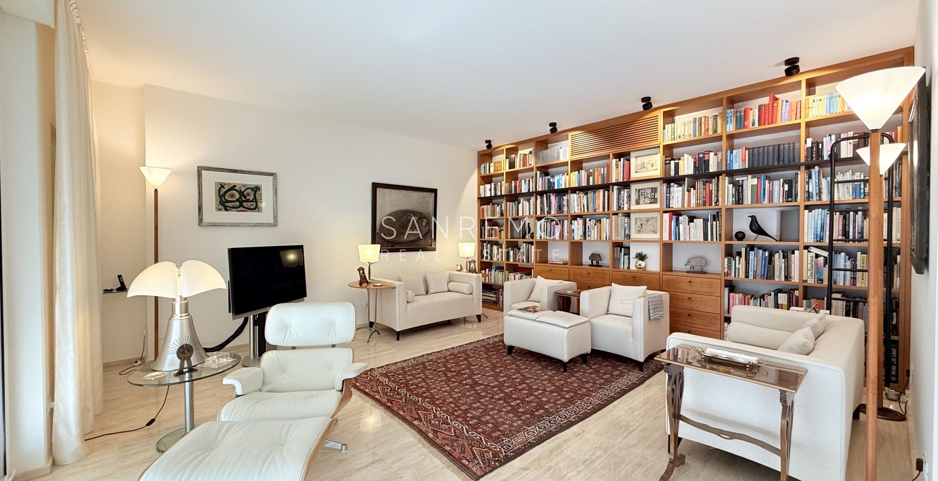 Prestigious penthouse with sea view