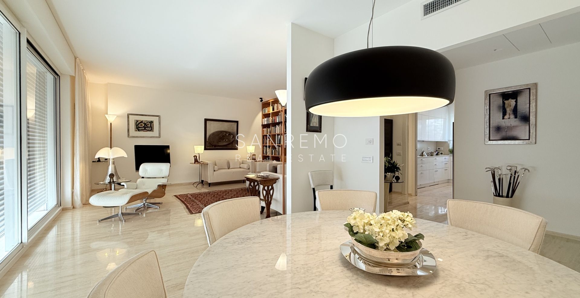 Prestigious penthouse with sea view