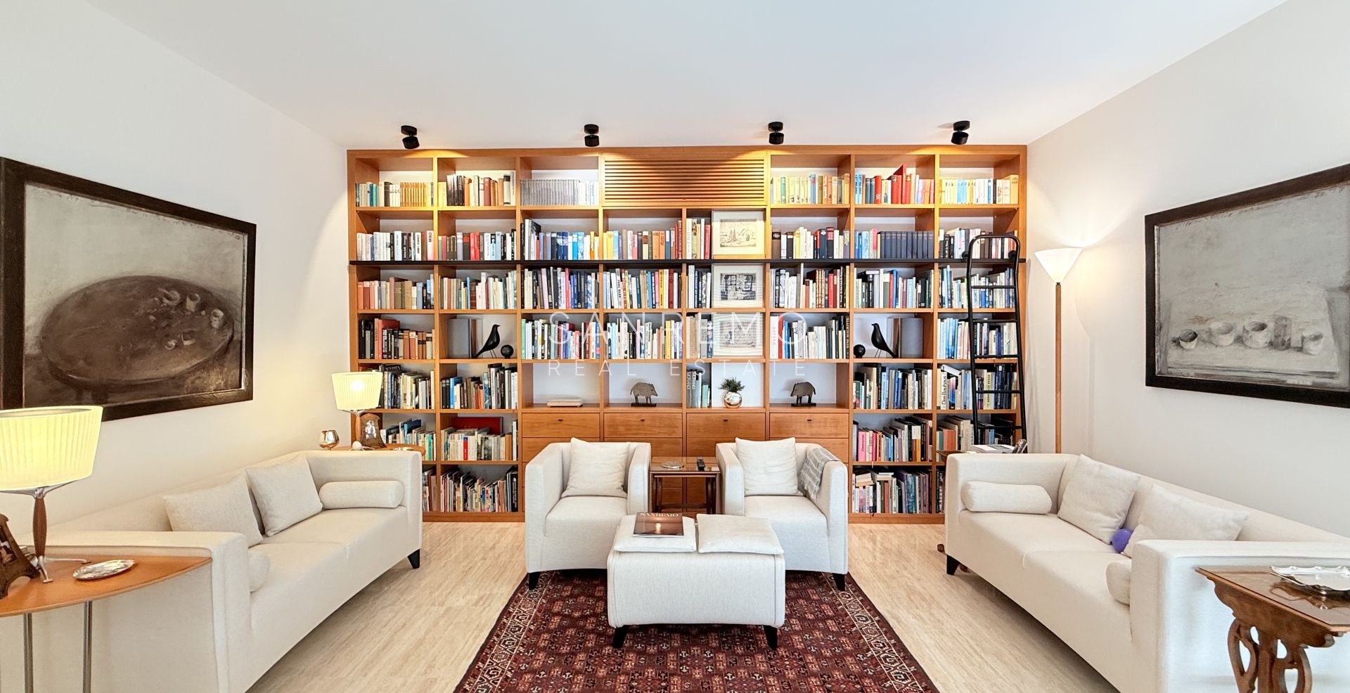 Prestigious penthouse with sea view