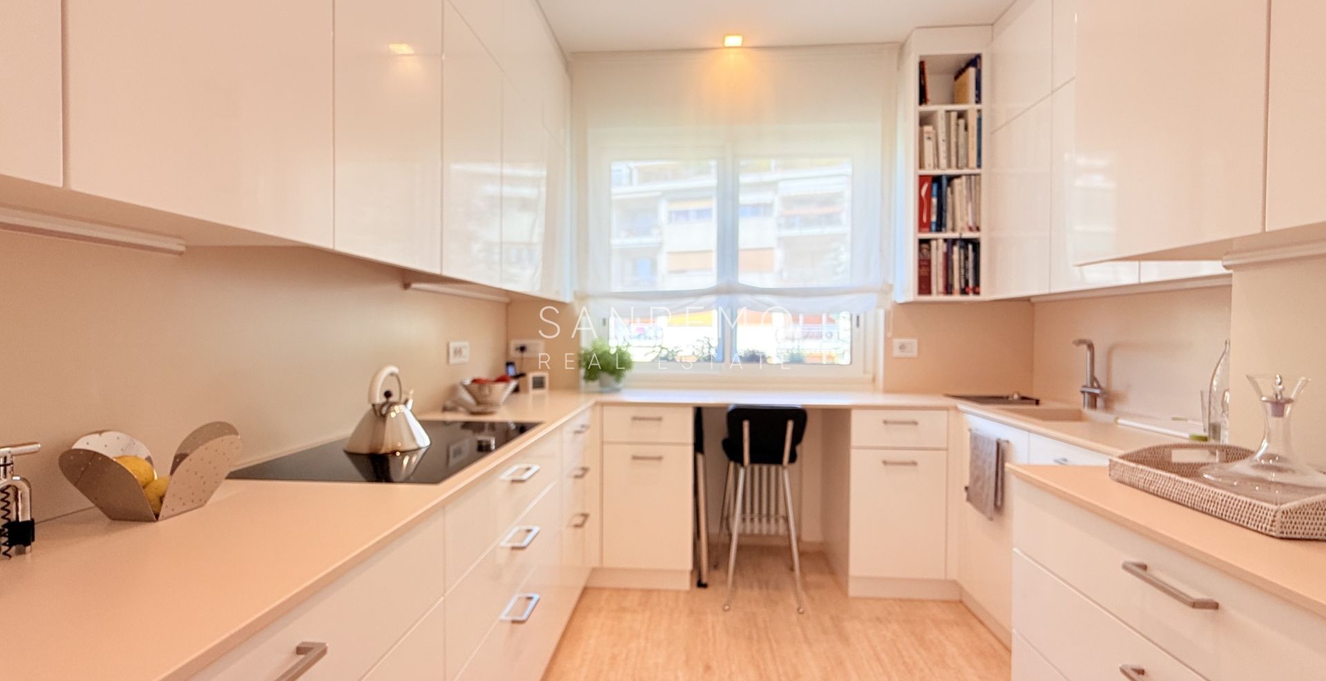 Prestigious penthouse with sea view