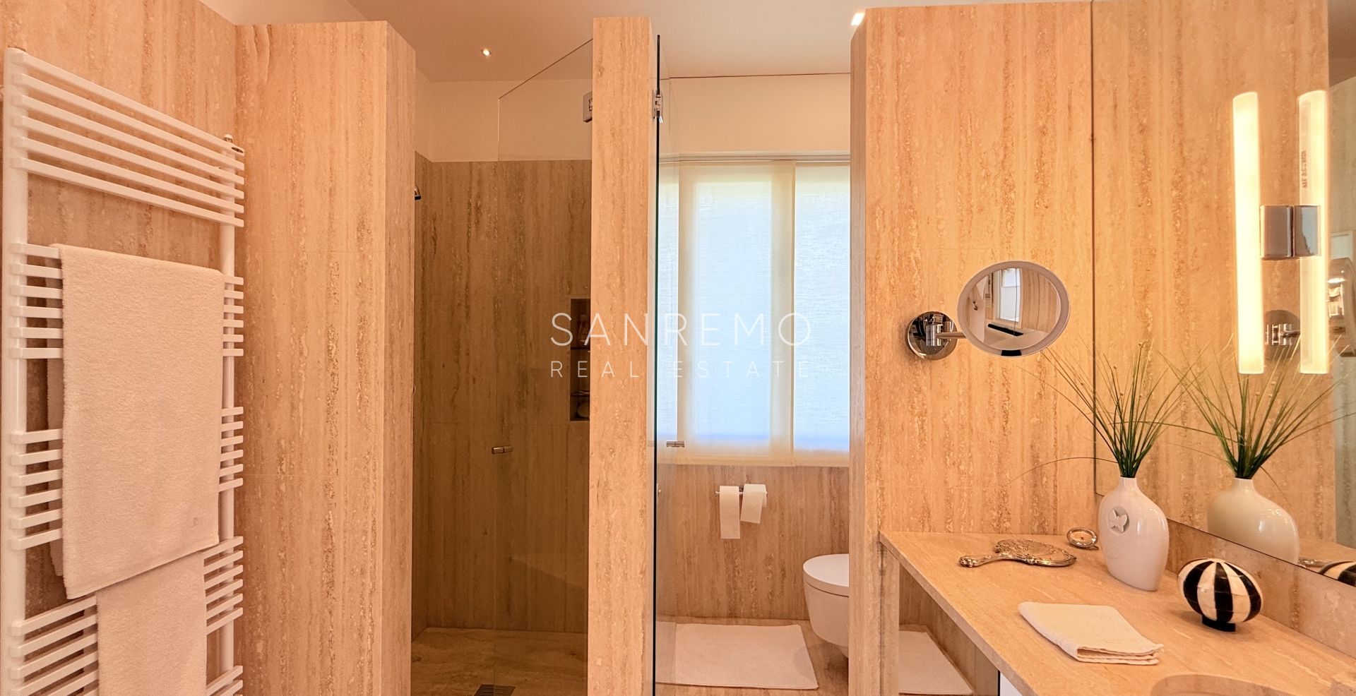 Prestigious penthouse with sea view