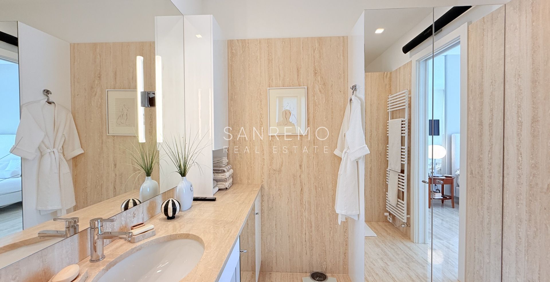 Prestigious penthouse with sea view