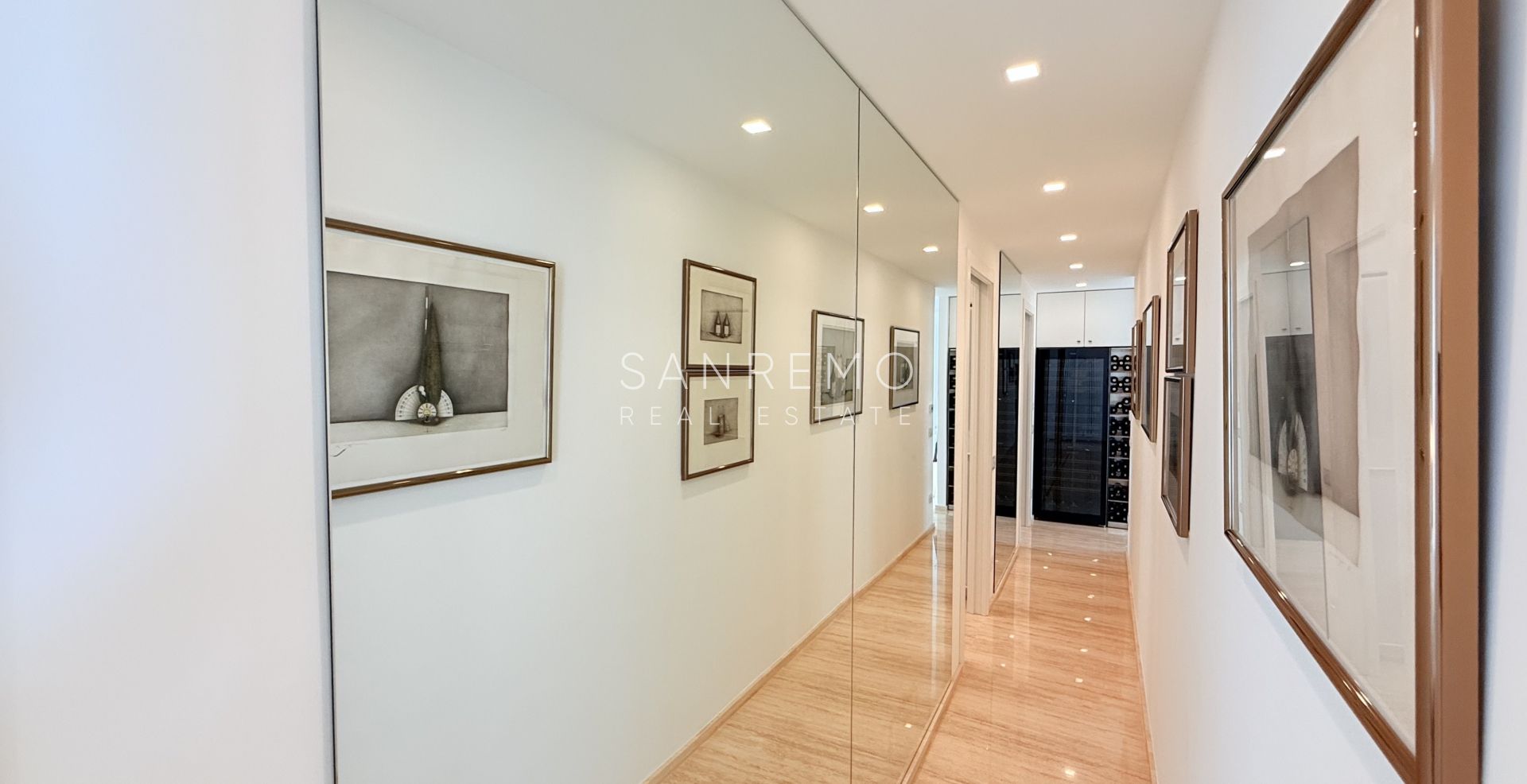 Prestigious penthouse with sea view