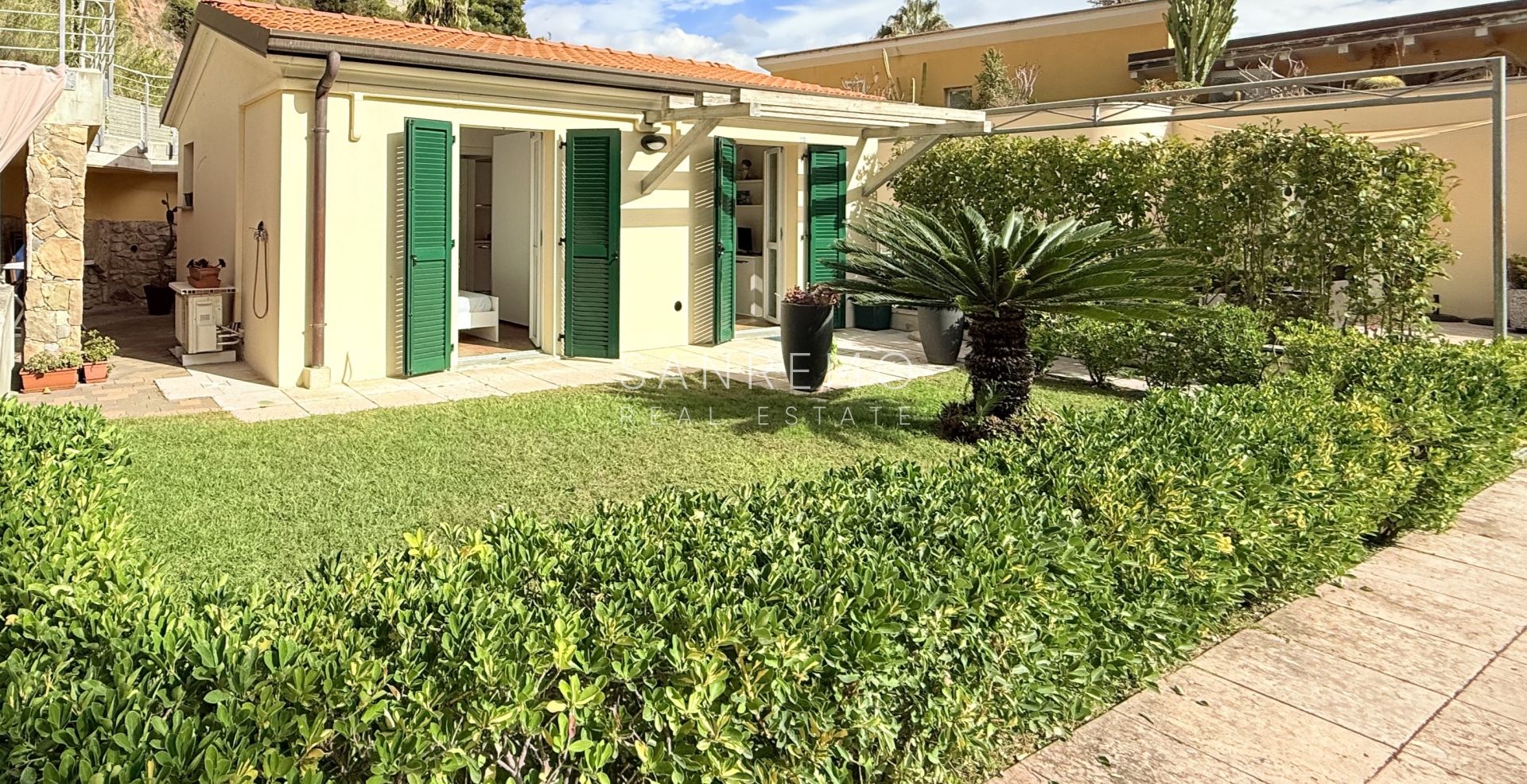 Litte villa in Bordighera on the sea 