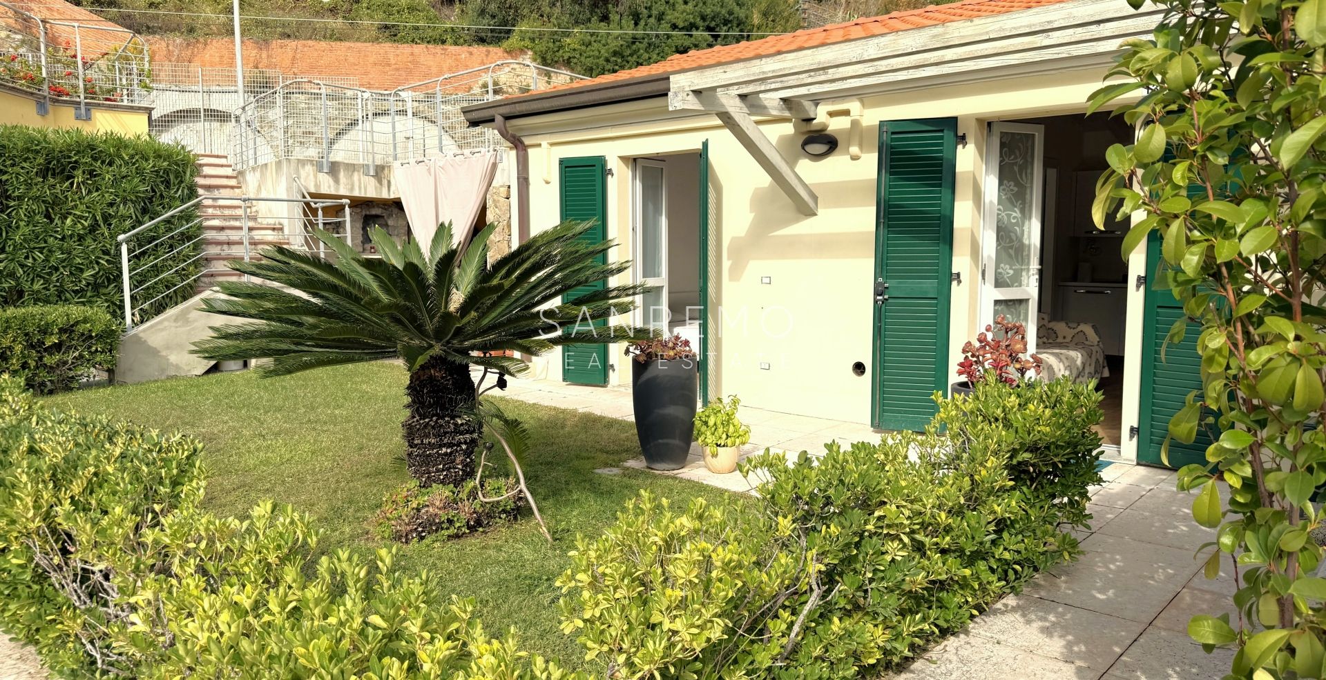 Litte villa in Bordighera on the sea 