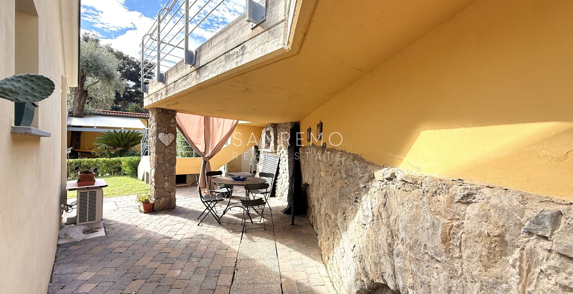 Litte villa in Bordighera on the sea 