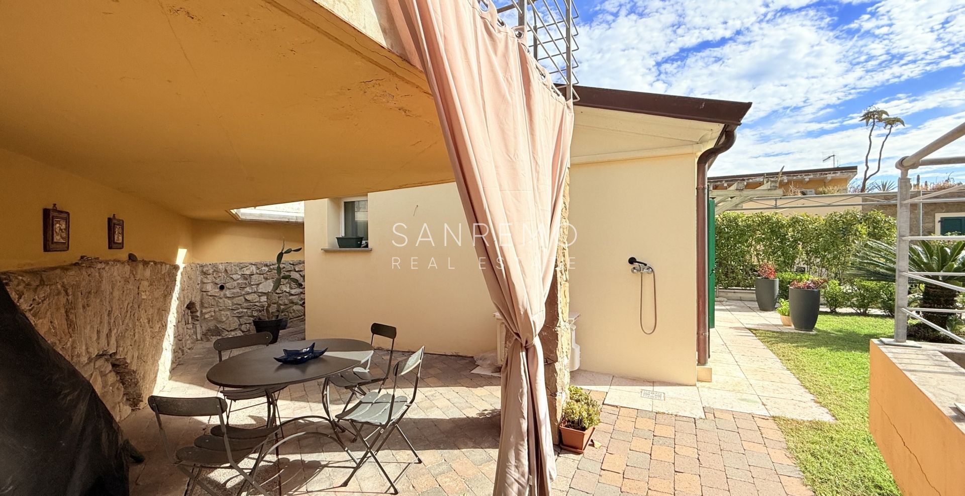 Litte villa in Bordighera on the sea 