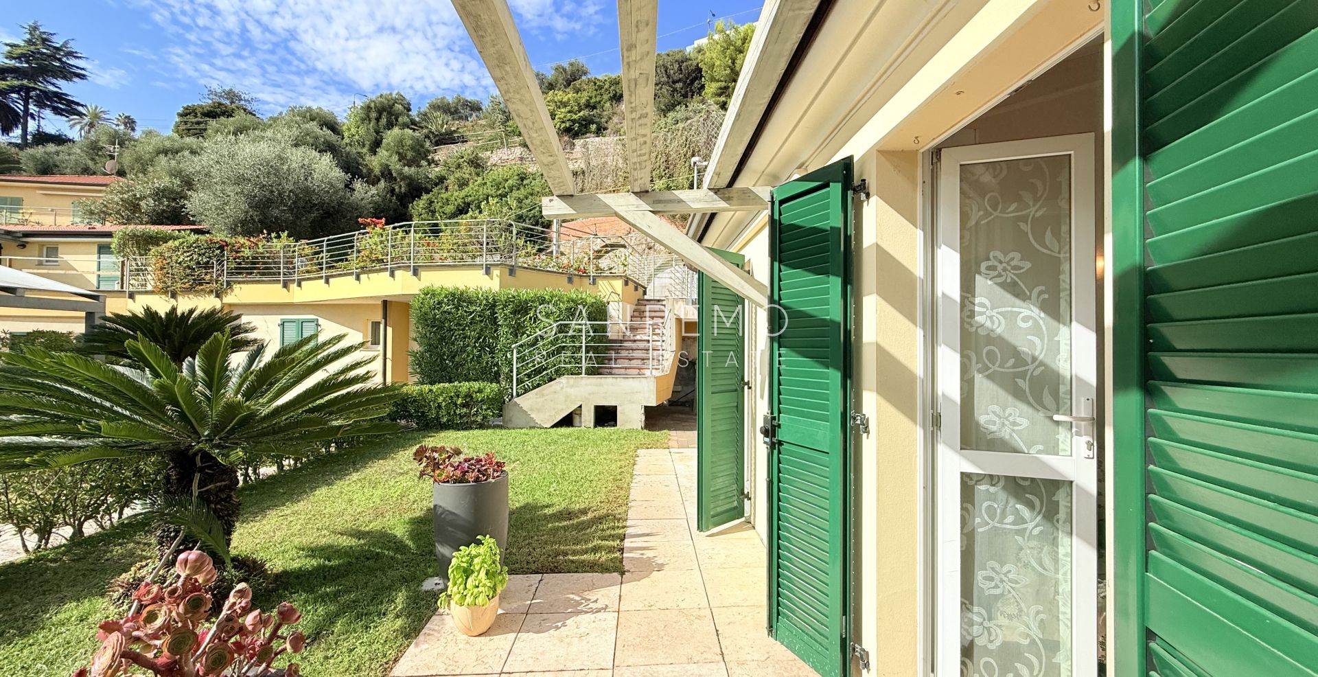 Litte villa in Bordighera on the sea 
