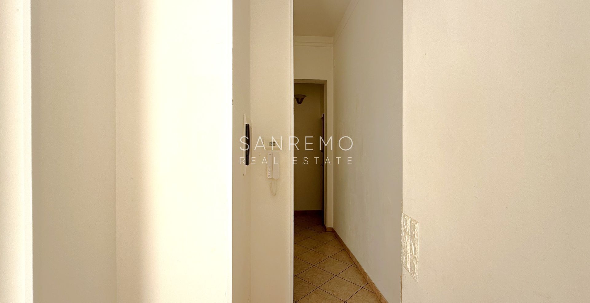 One-bedroom apartment with terrace and balcony, located directly on the beach between the two city ports.