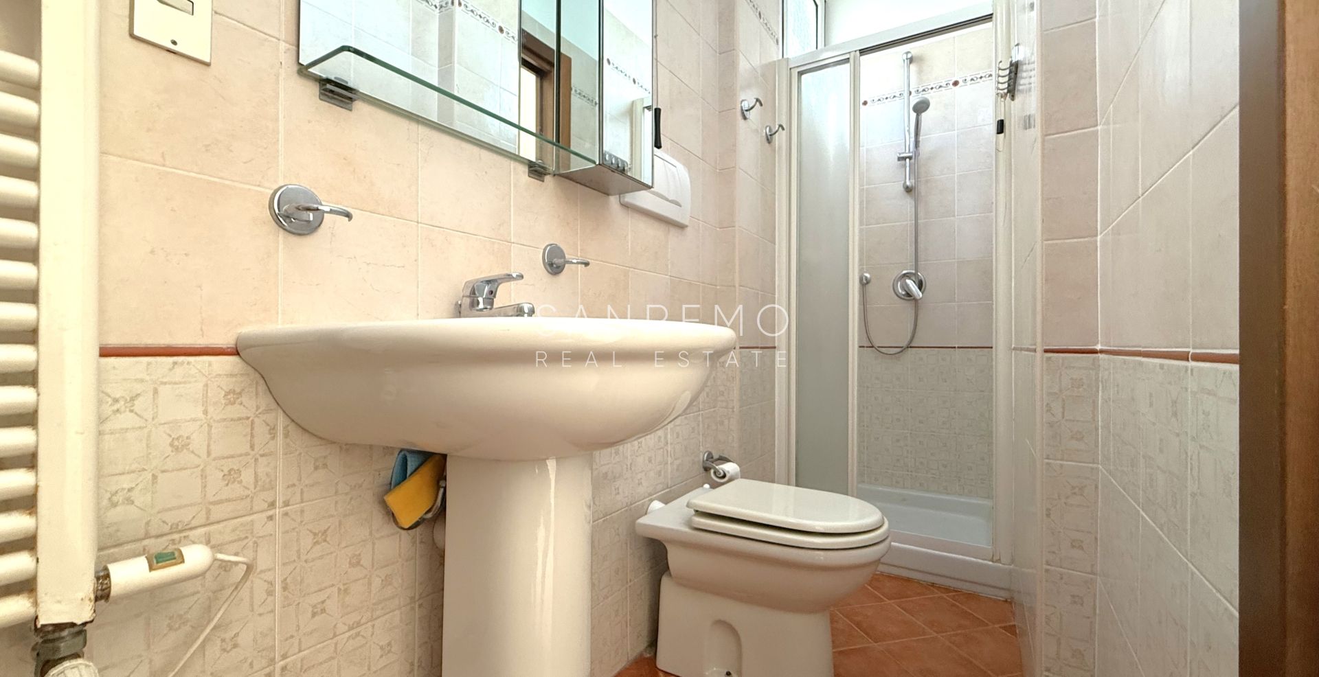 One-bedroom apartment with terrace and balcony, located directly on the beach between the two city ports.