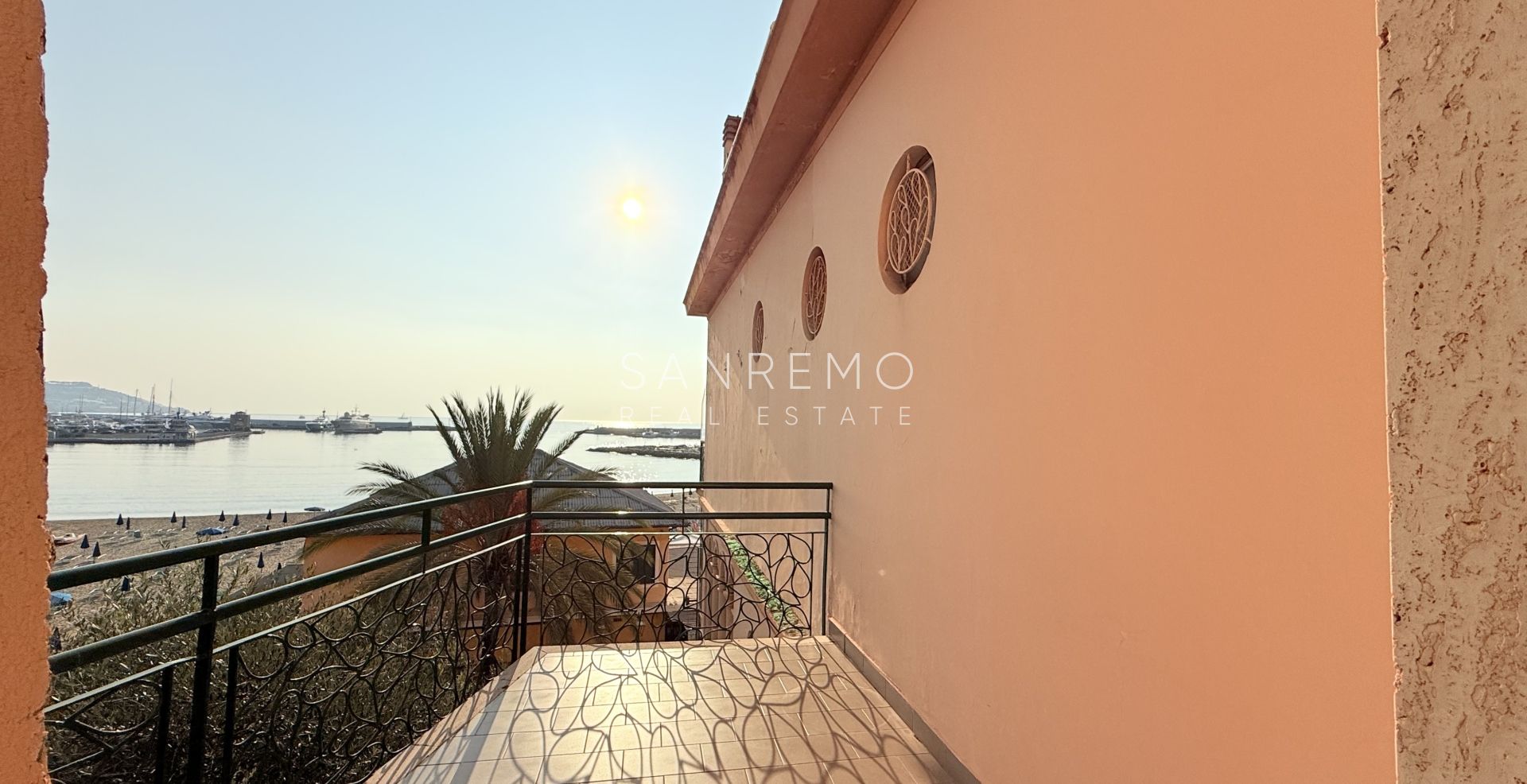 One-bedroom apartment with terrace and balcony, located directly on the beach between the two city ports.