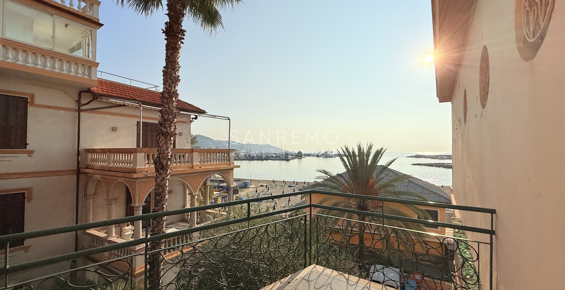 One-bedroom apartment with terrace and balcony, located directly on the beach between the two city ports.