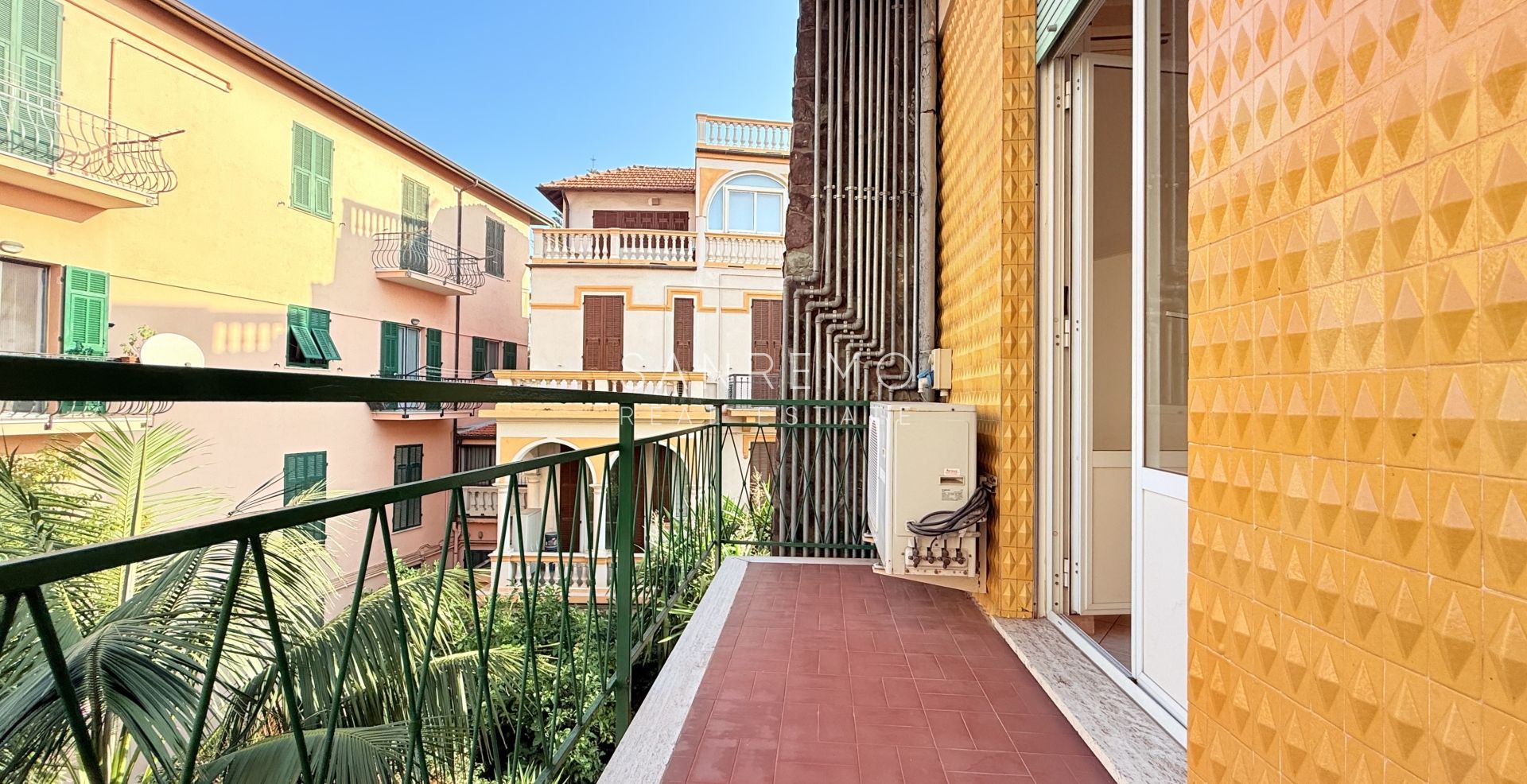 One-bedroom apartment with terrace and balcony, located directly on the beach between the two city ports.