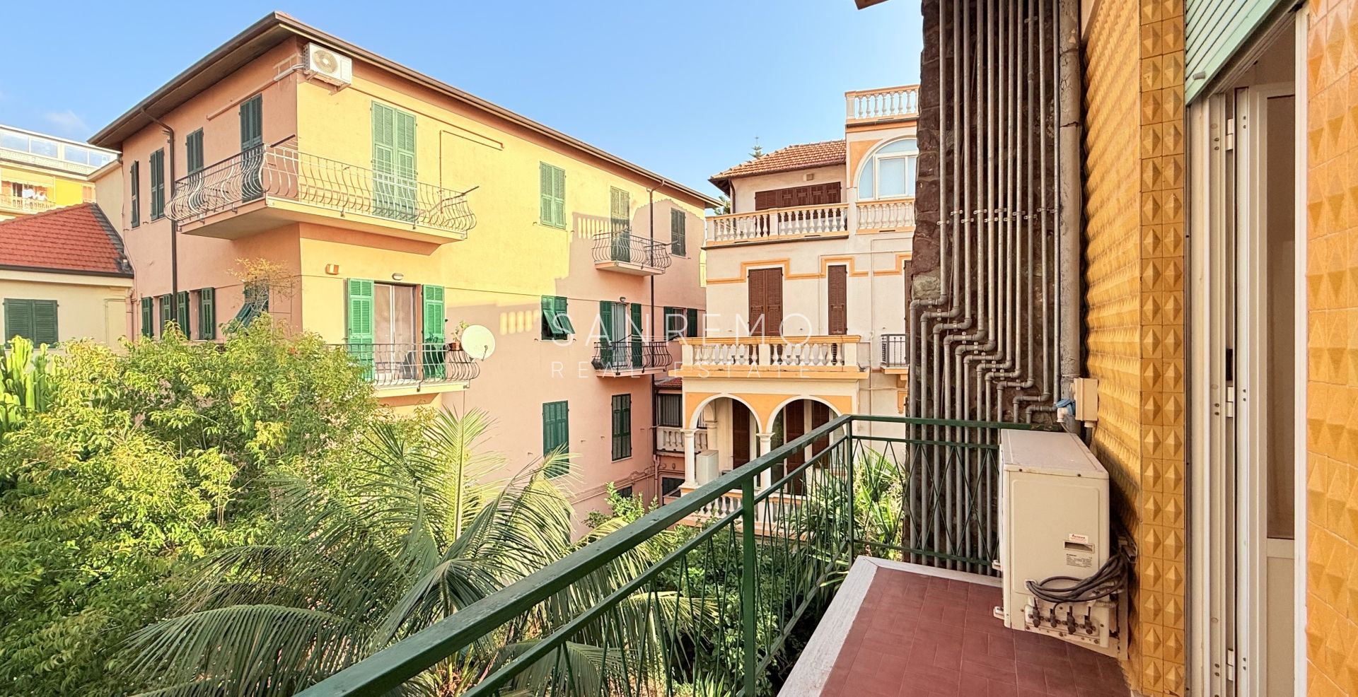 One-bedroom apartment with terrace and balcony, located directly on the beach between the two city ports.