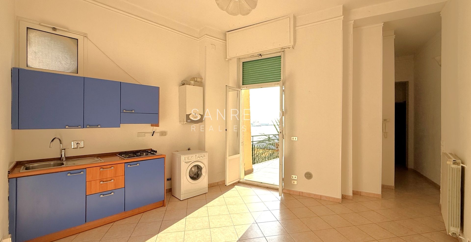 One-bedroom apartment with terrace and balcony, located directly on the beach between the two city ports.