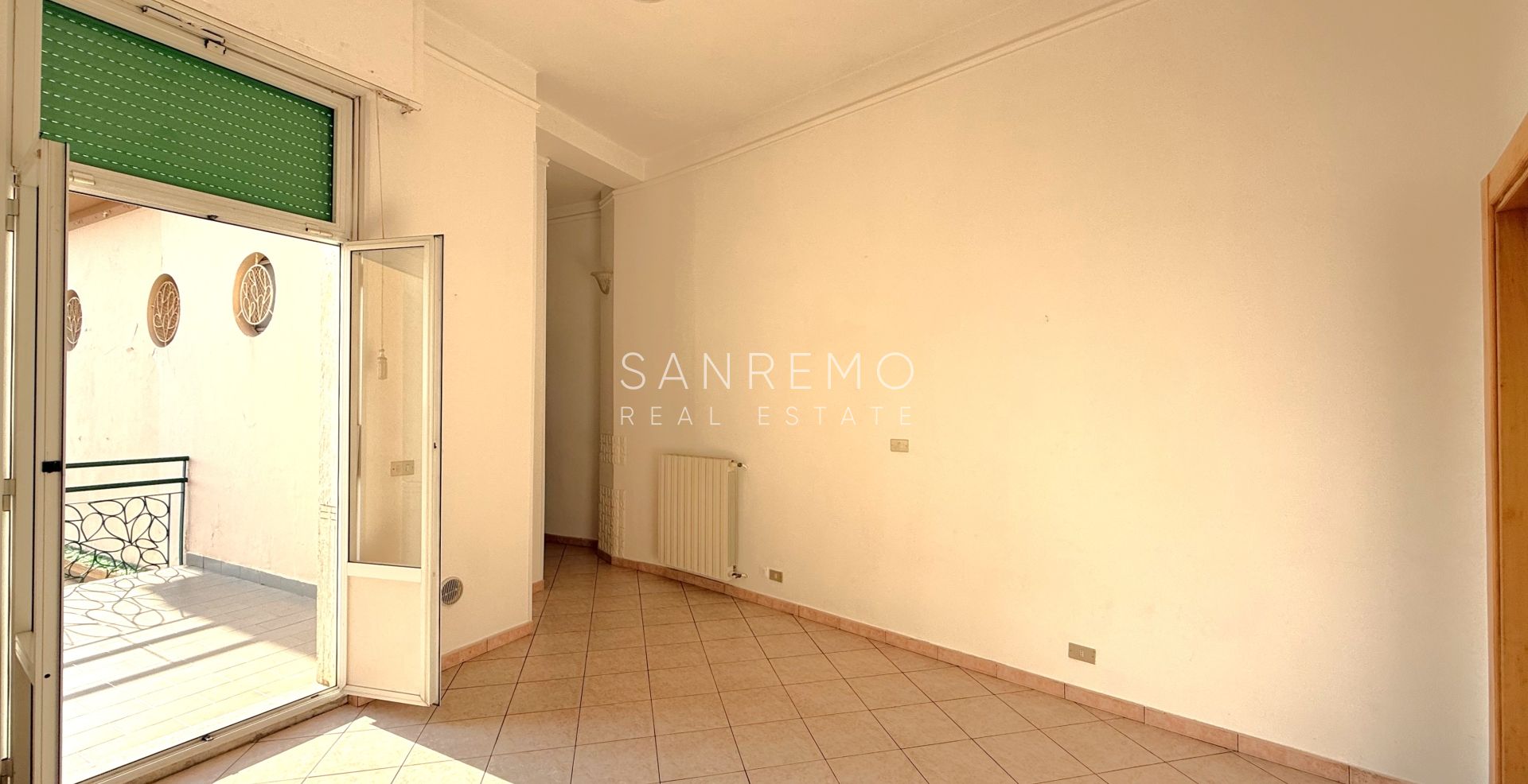 One-bedroom apartment with terrace and balcony, located directly on the beach between the two city ports.