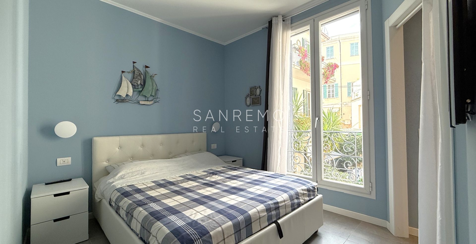 Apartment in perfect condition with a terrace on the prestigious Via Matteotti