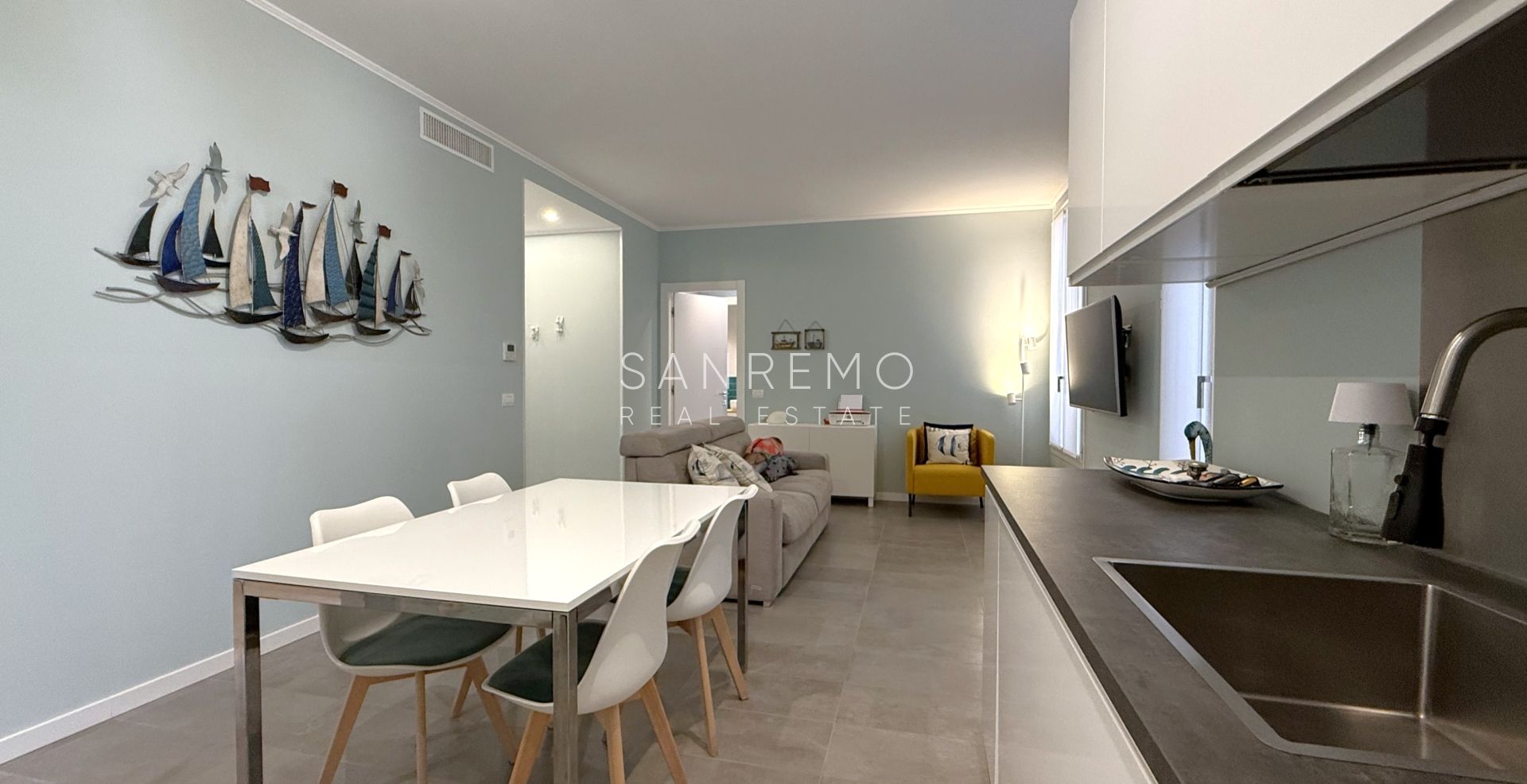 Apartment in perfect condition with a terrace on the prestigious Via Matteotti