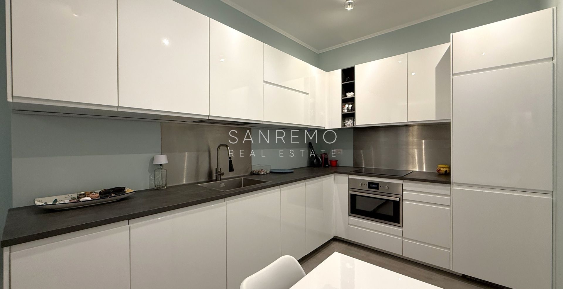 Apartment in perfect condition with a terrace on the prestigious Via Matteotti