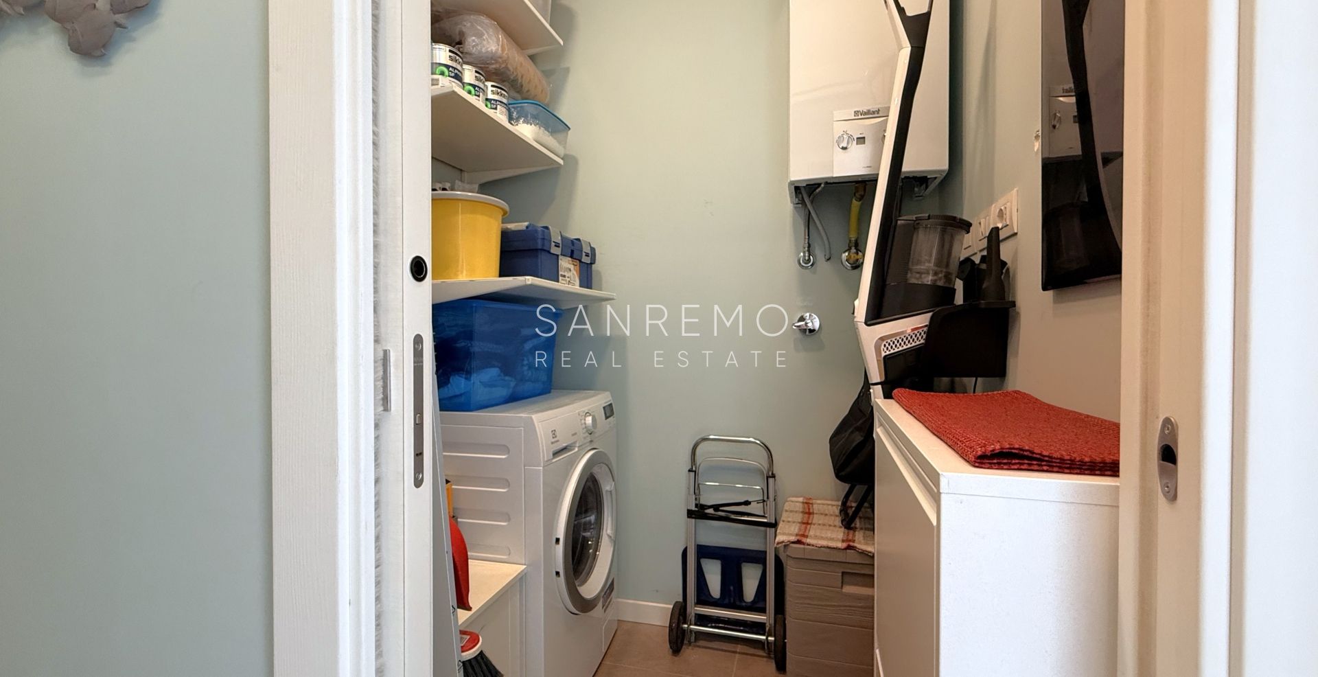 Apartment in perfect condition with a terrace on the prestigious Via Matteotti