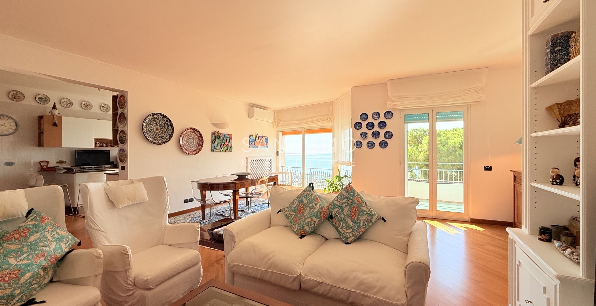 Splendid and bright apartment, fully renovated in an elegant complex with a swimming pool