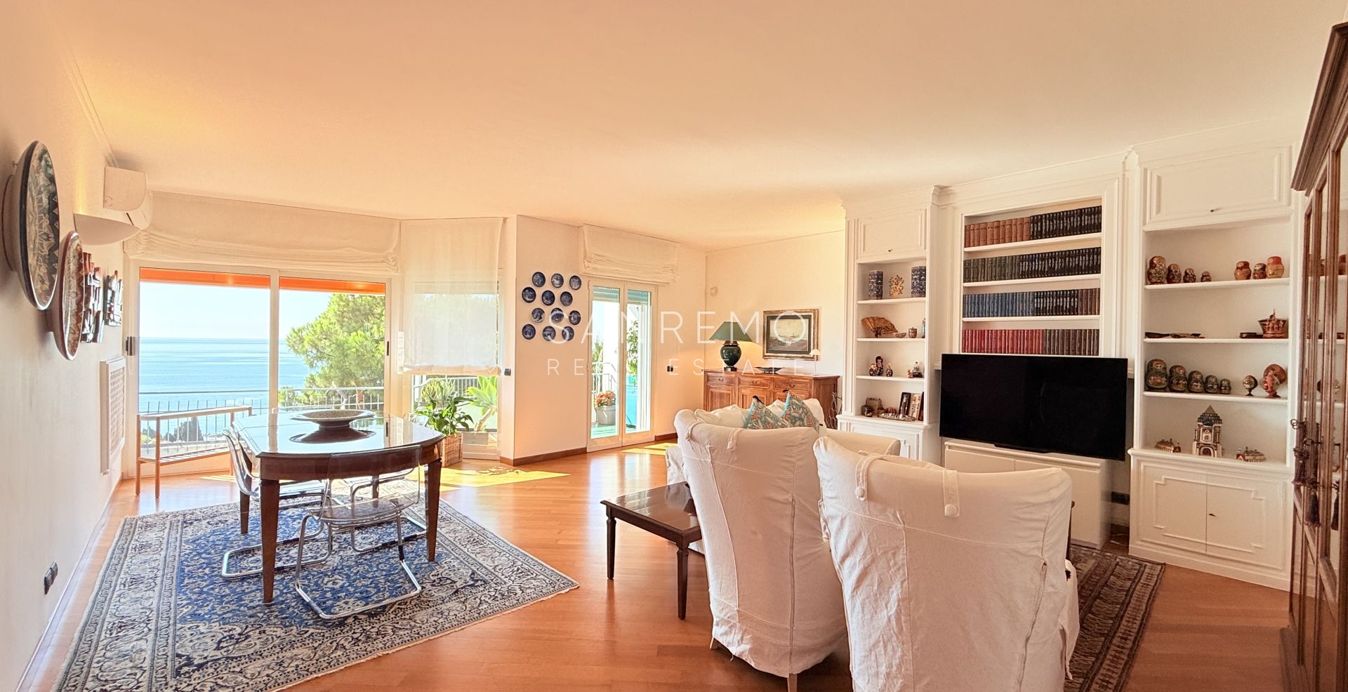 Splendid and bright apartment, fully renovated in an elegant complex with a swimming pool