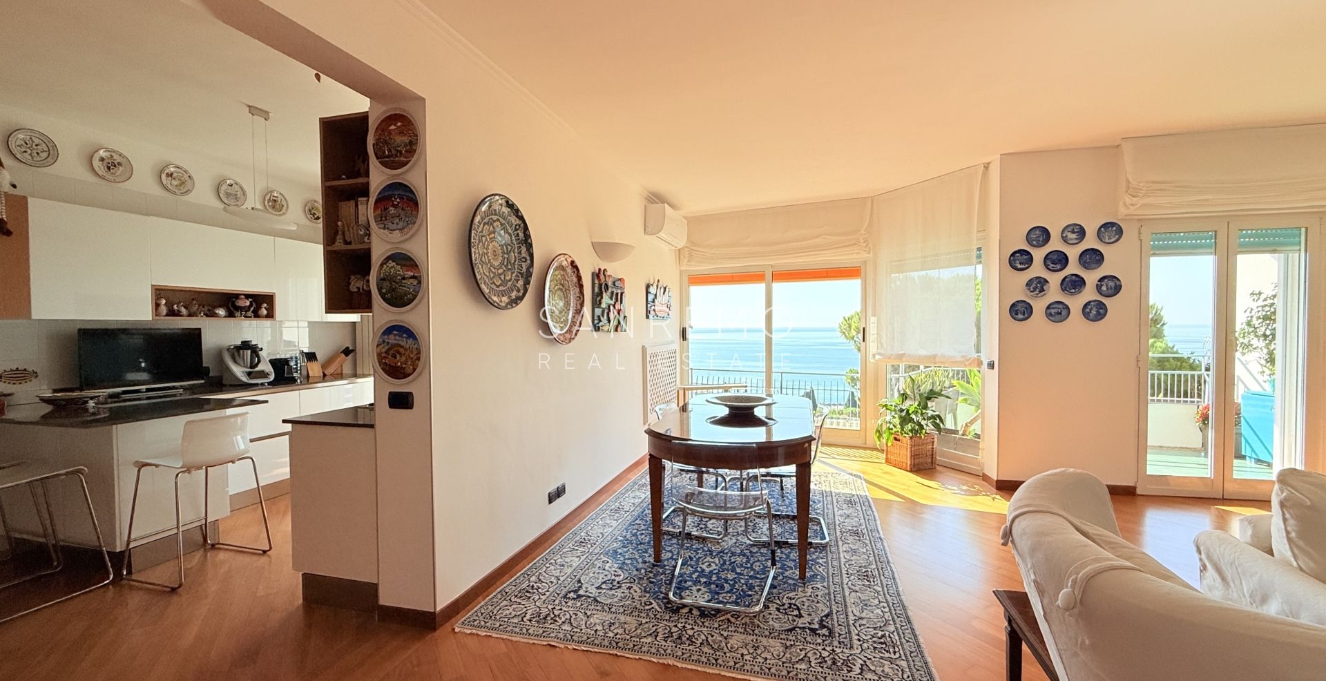 Splendid and bright apartment, fully renovated in an elegant complex with a swimming pool