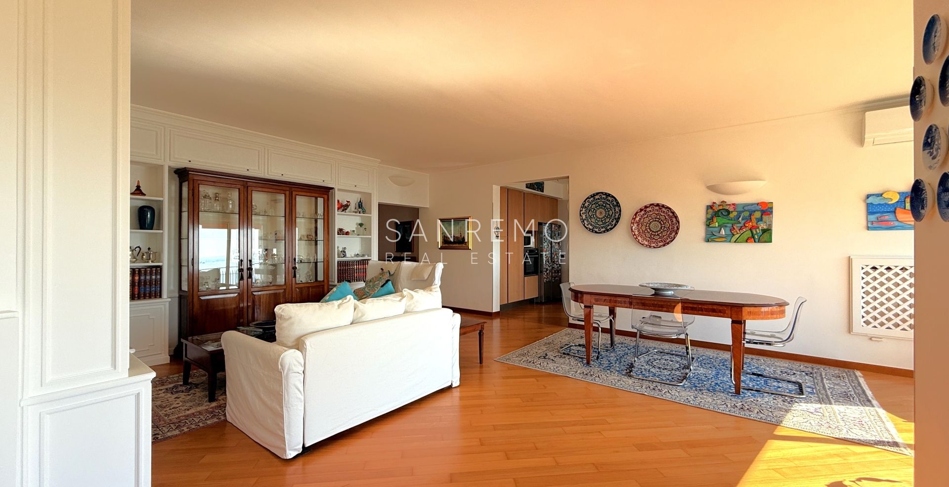 Splendid and bright apartment, fully renovated in an elegant complex with a swimming pool