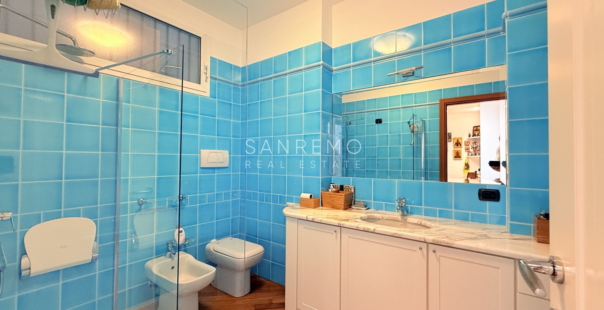 Splendid and bright apartment, fully renovated in an elegant complex with a swimming pool