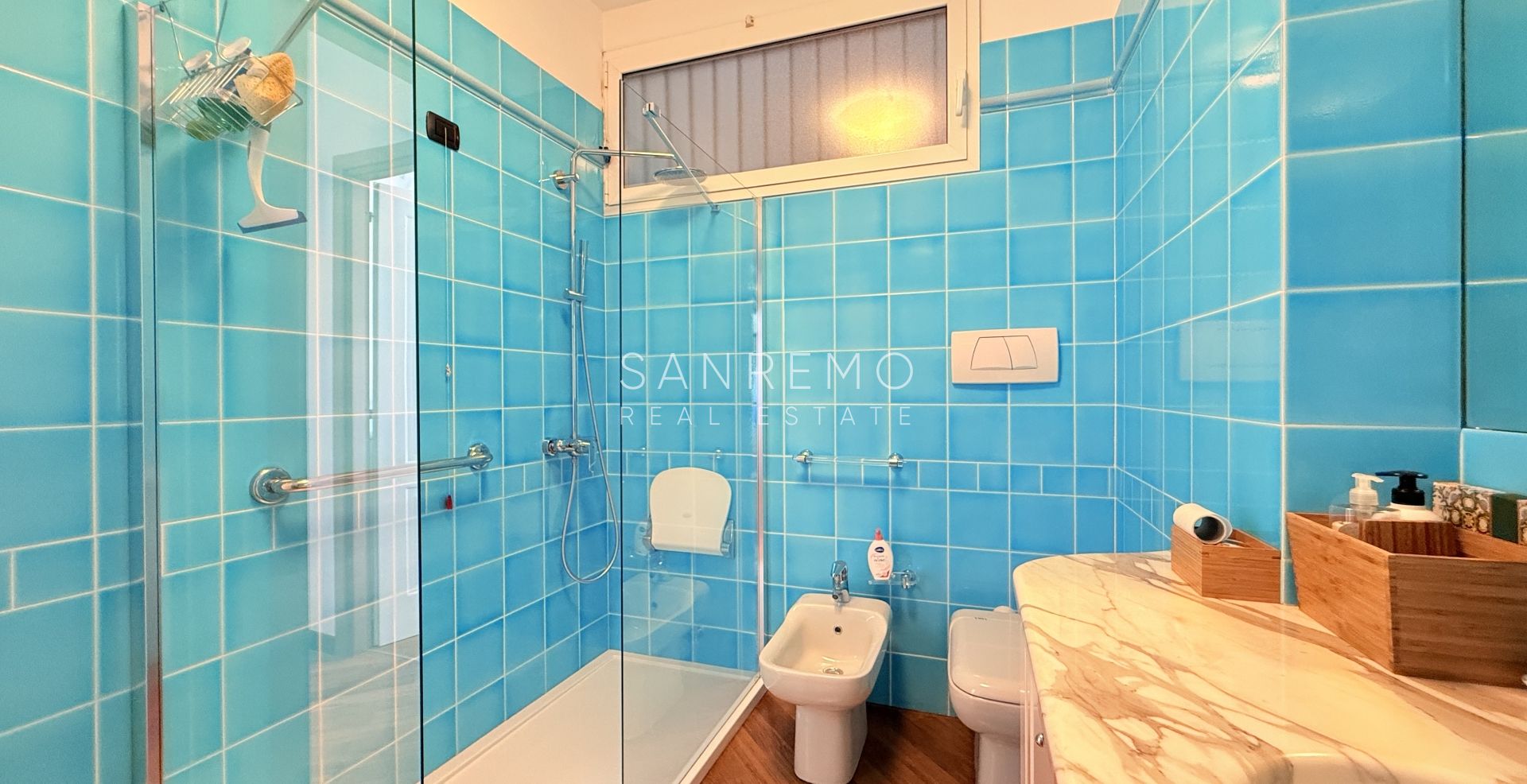 Splendid and bright apartment, fully renovated in an elegant complex with a swimming pool