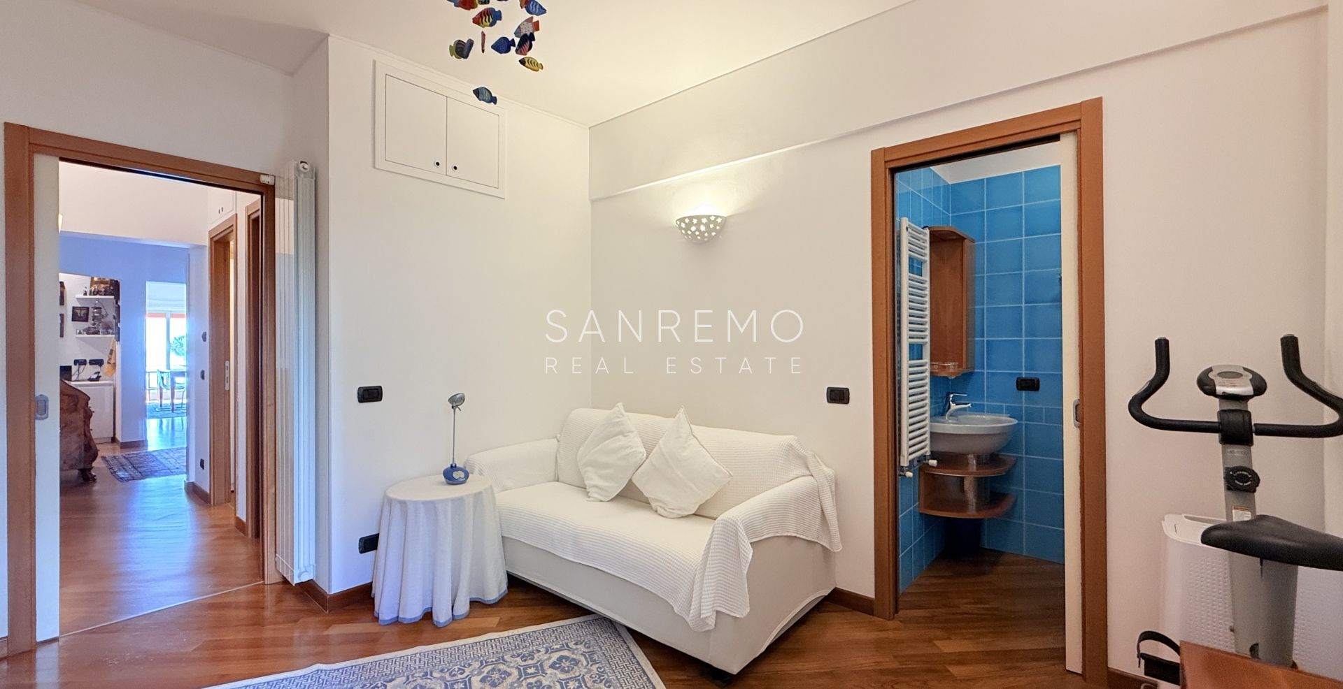 Splendid and bright apartment, fully renovated in an elegant complex with a swimming pool