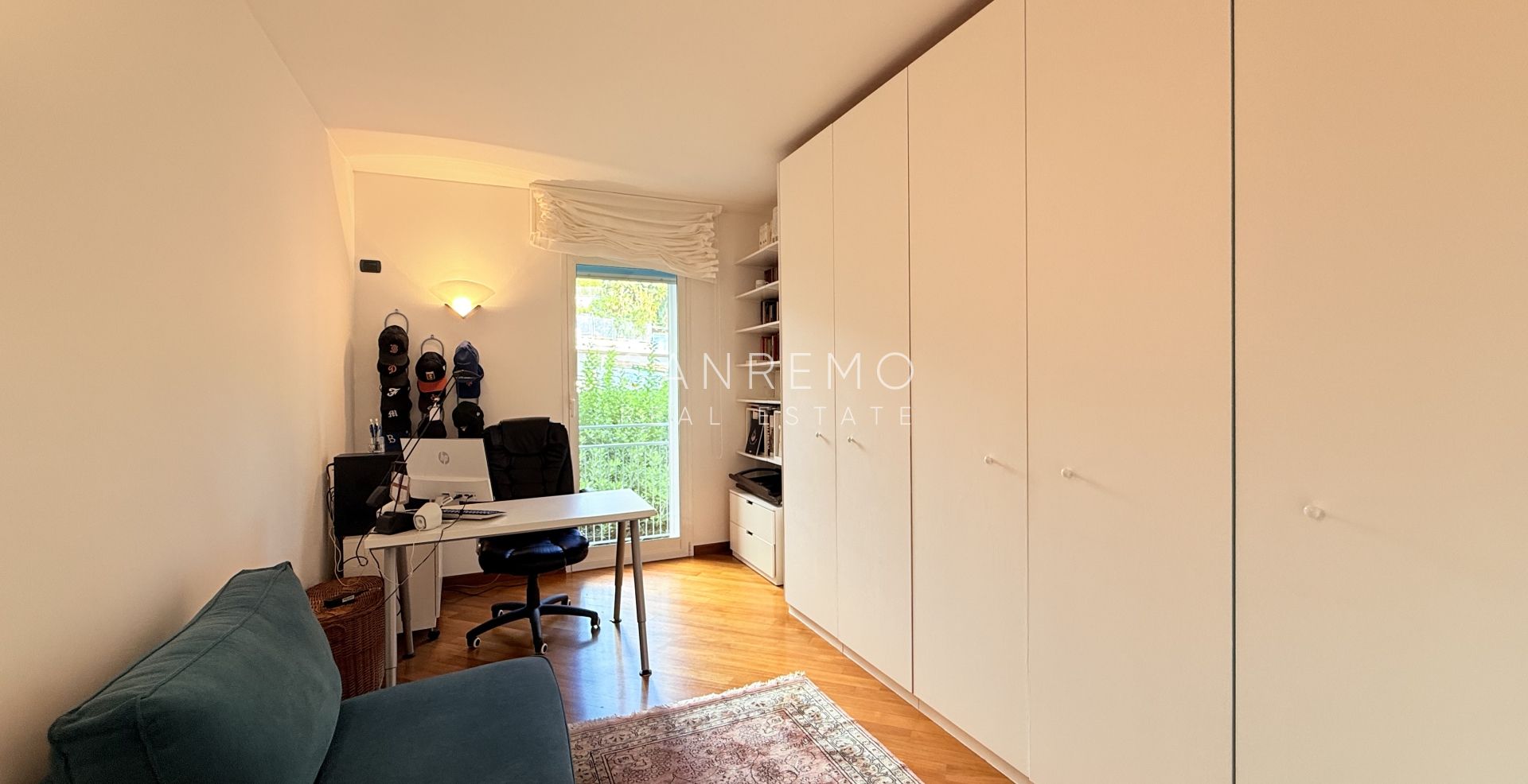 Splendid and bright apartment, fully renovated in an elegant complex with a swimming pool