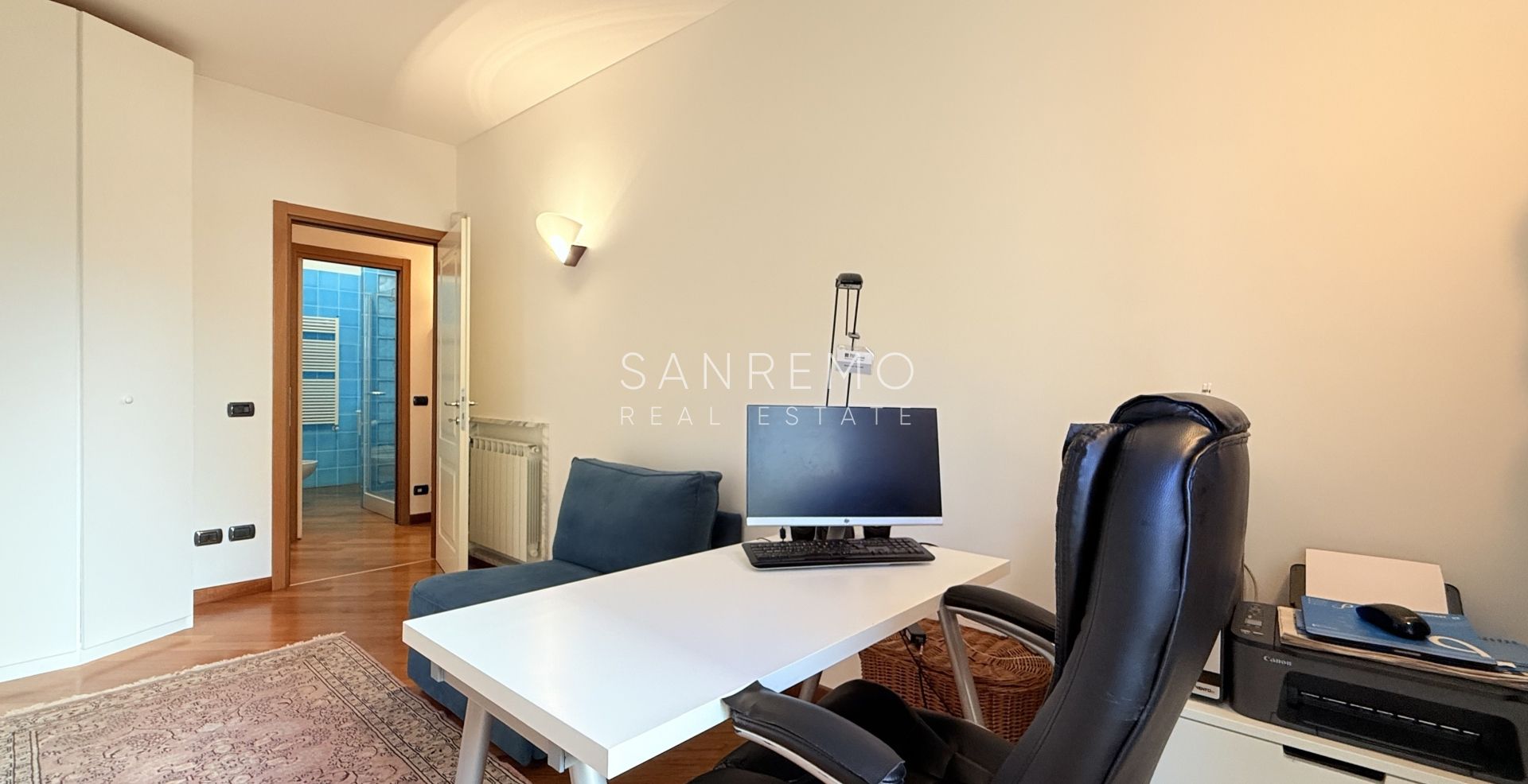 Splendid and bright apartment, fully renovated in an elegant complex with a swimming pool