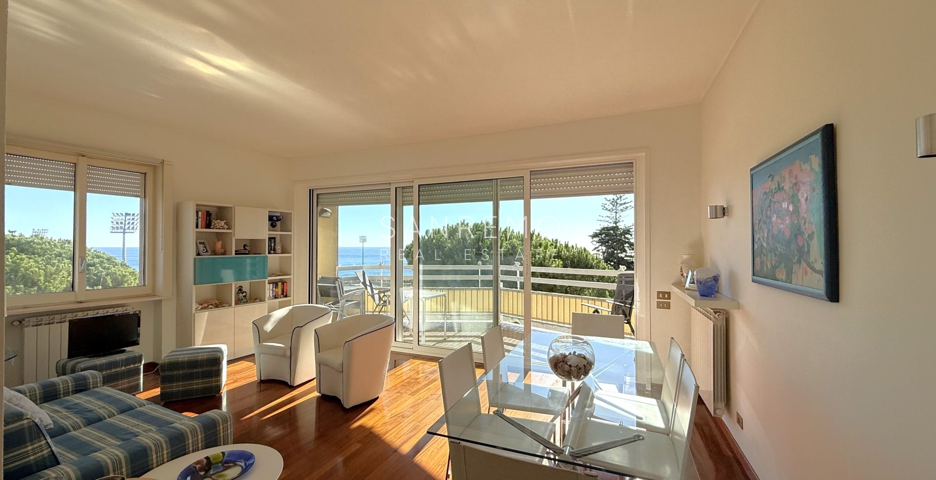 Bright apartment just a few steps from the sea and the cycle path