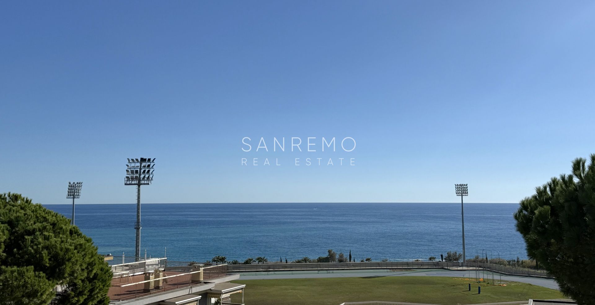 Bright apartment just a few steps from the sea and the cycle path