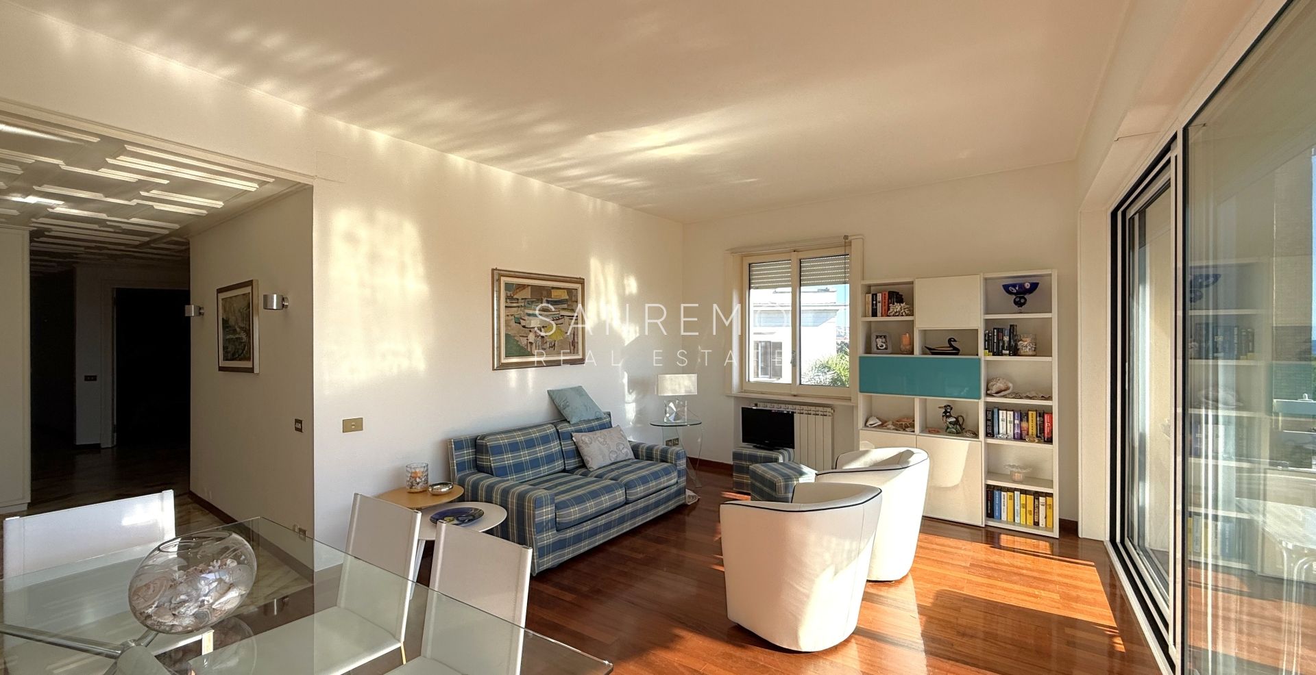 Bright apartment just a few steps from the sea and the cycle path