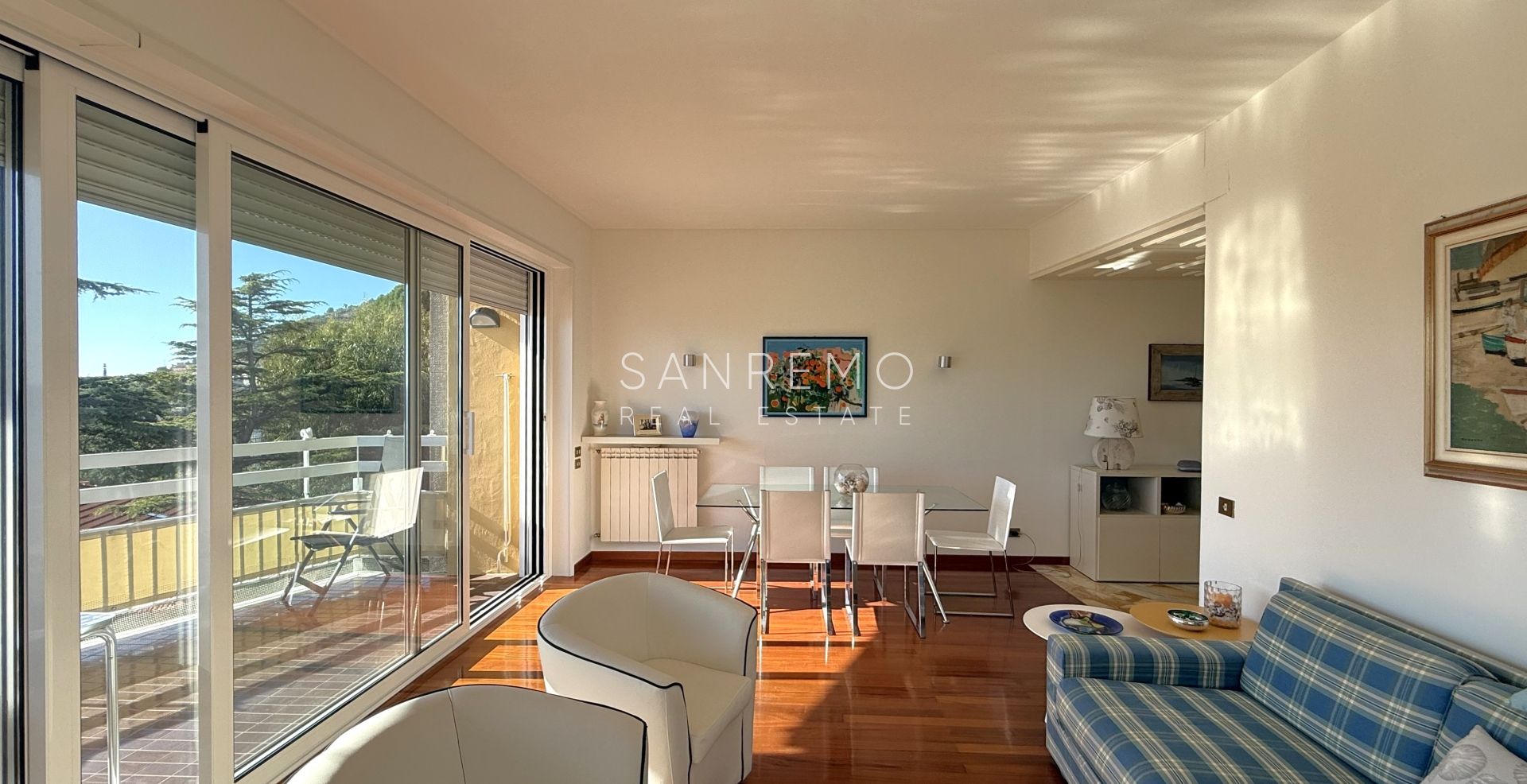 Bright apartment just a few steps from the sea and the cycle path