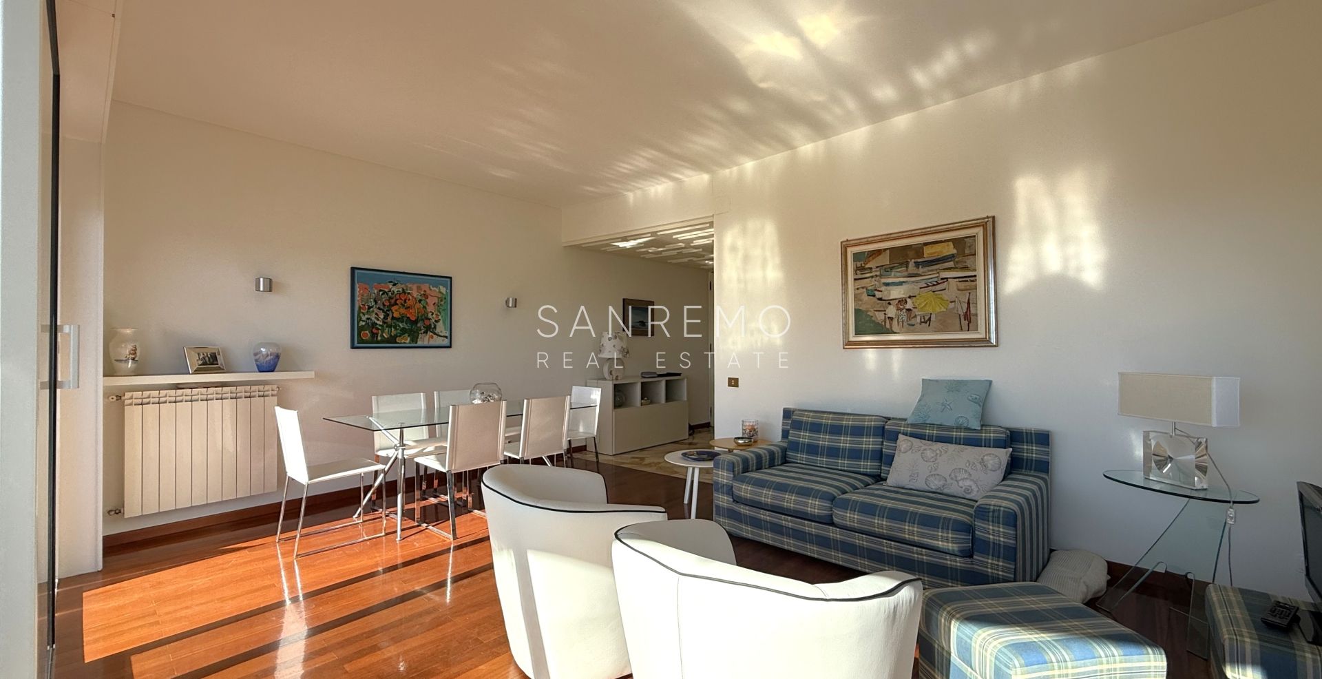 Bright apartment just a few steps from the sea and the cycle path