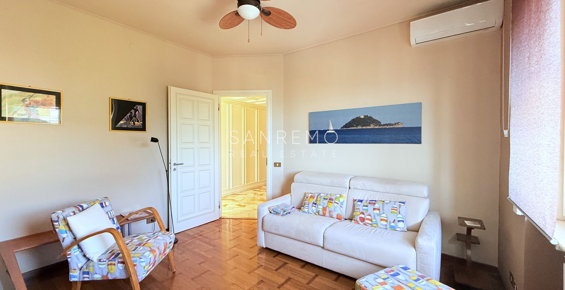 Bright apartment just a few steps from the sea and the cycle path