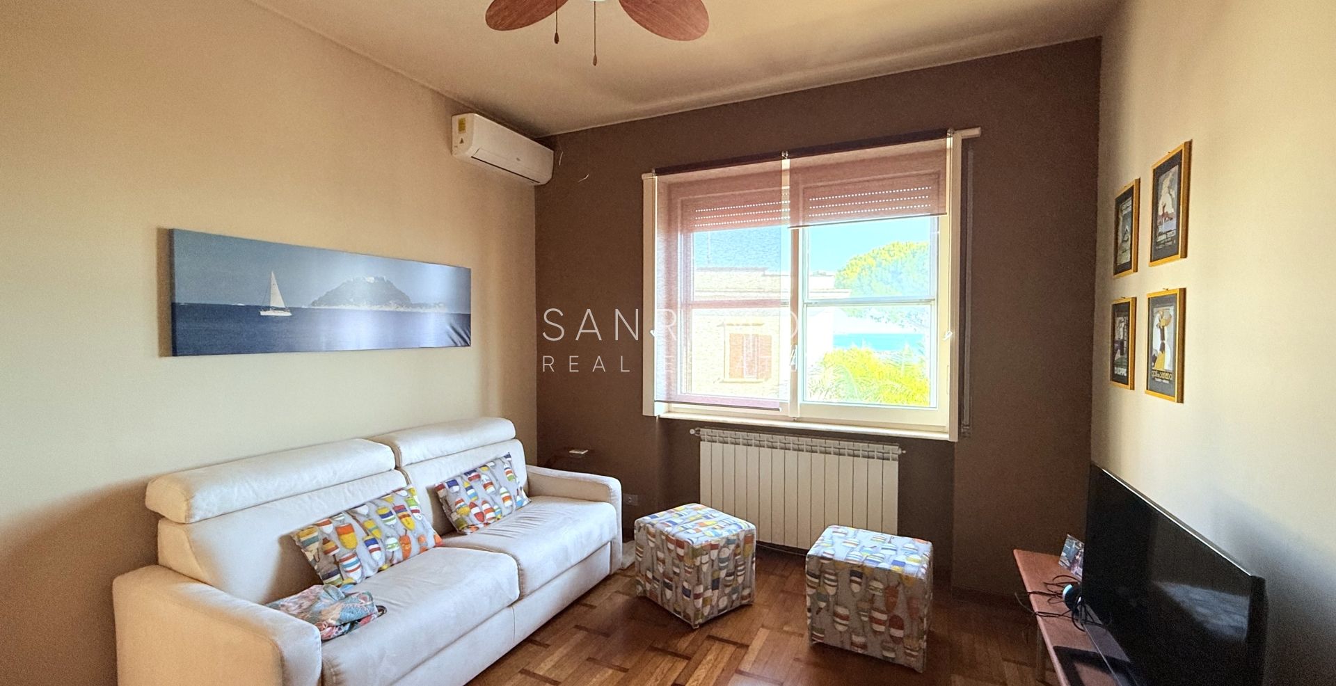 Bright apartment just a few steps from the sea and the cycle path